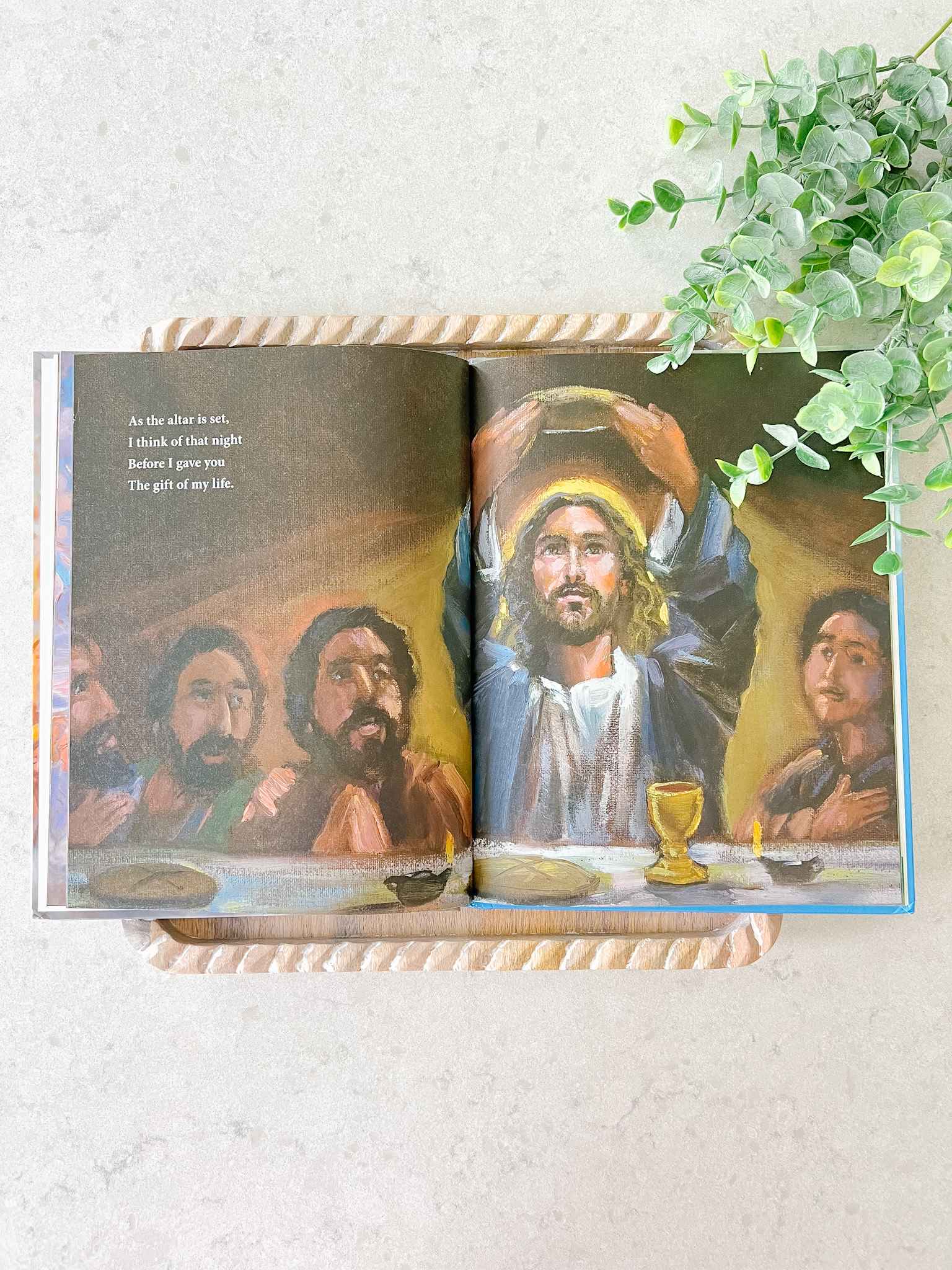 Jesus and the Miracle of Mass Book - Inspirational Christian Reading for Bible Study, Church Groups & Personal Devotion - Perfect for Catholics & Christian Faith Enrichment