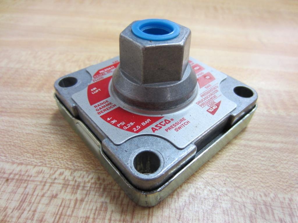 RE20A11 Aluminum Air/Gas/Oil Pressure Transducer - Compatible with P Series Pressure Switch, Nitrile Butylene Sealing - Ideal for Industrial, HVAC, and Pneumatic Systems