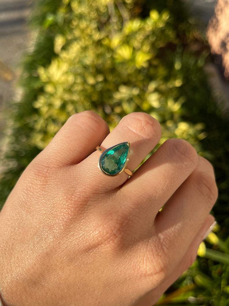 5.05ct 18K Gold Natural Pear Cut Dark Forest Green Emerald Ring for Women - Elegant Statement Jewelry for Evening Parties, Weddings & Special Occasions