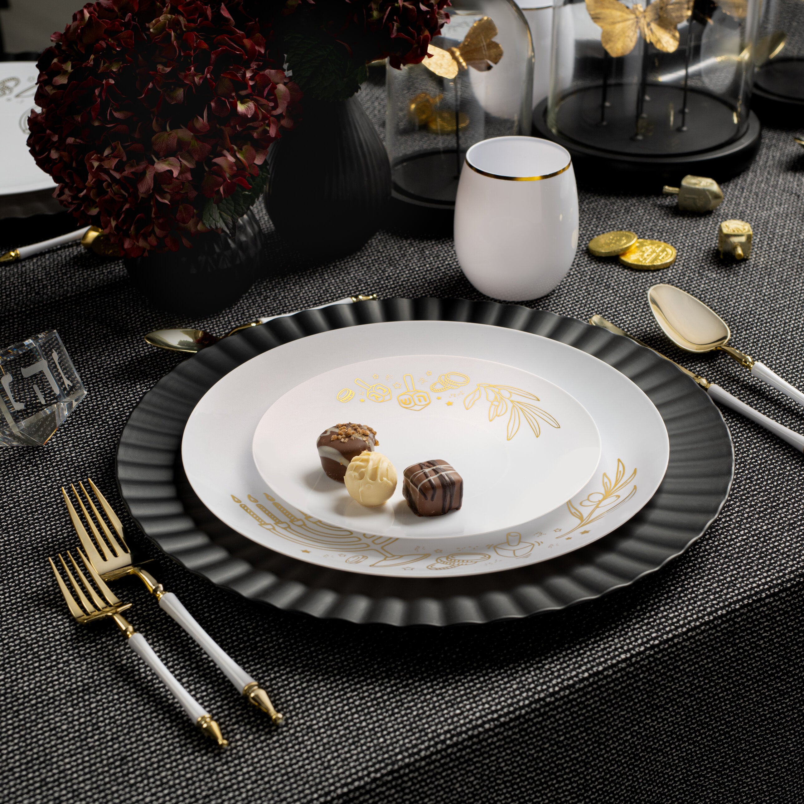 Majestic Collection 20-Piece Gold and White Plastic Flatware Set - Elegant Disposable Cutlery for Parties, Picnics, and Events