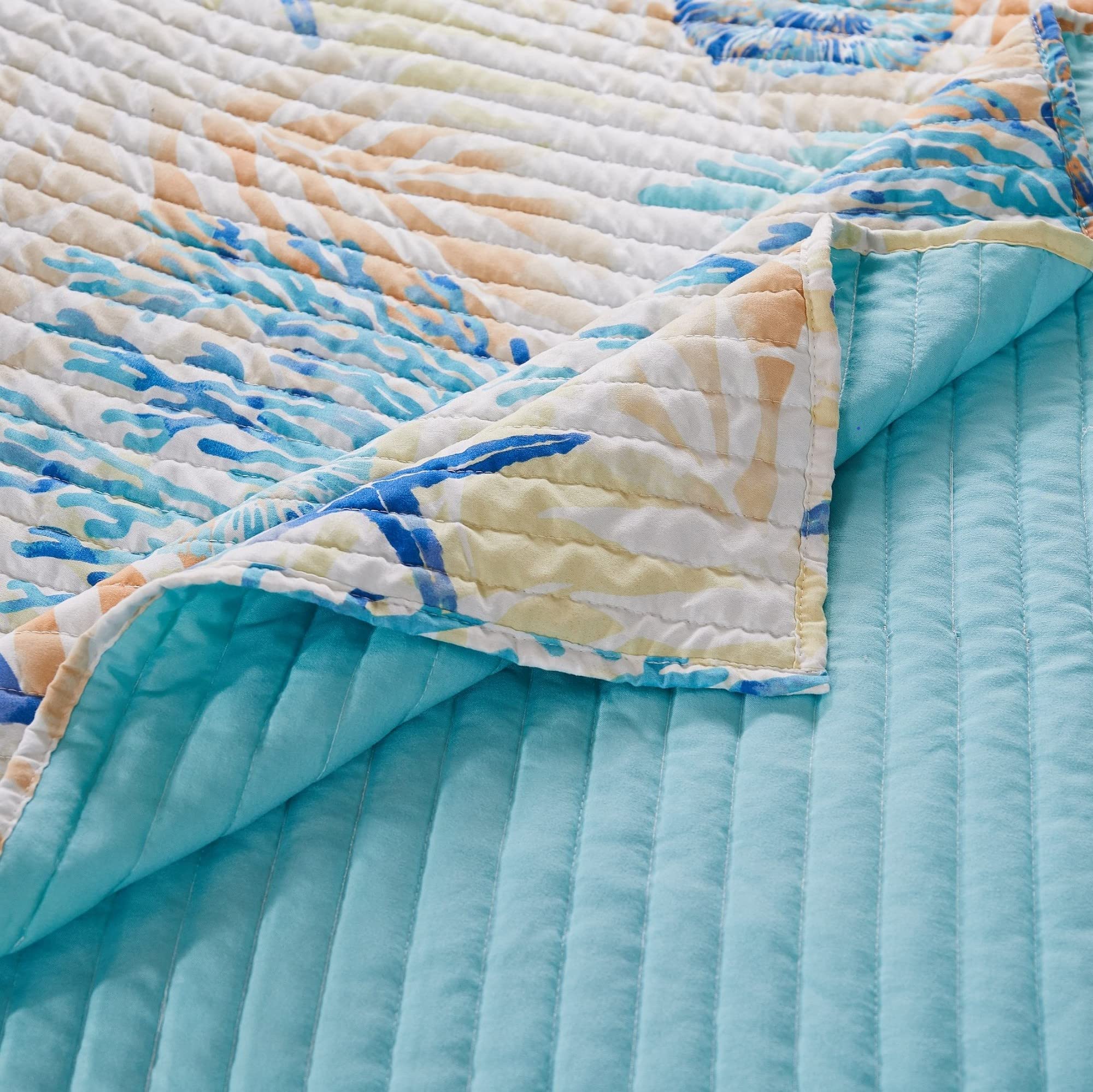 Greenland Home Montego Reversible Throw Blanket - Soft Aqua Blue Cozy Blanket for Couch, Bed & Travel - Lightweight & Warm for All Seasons