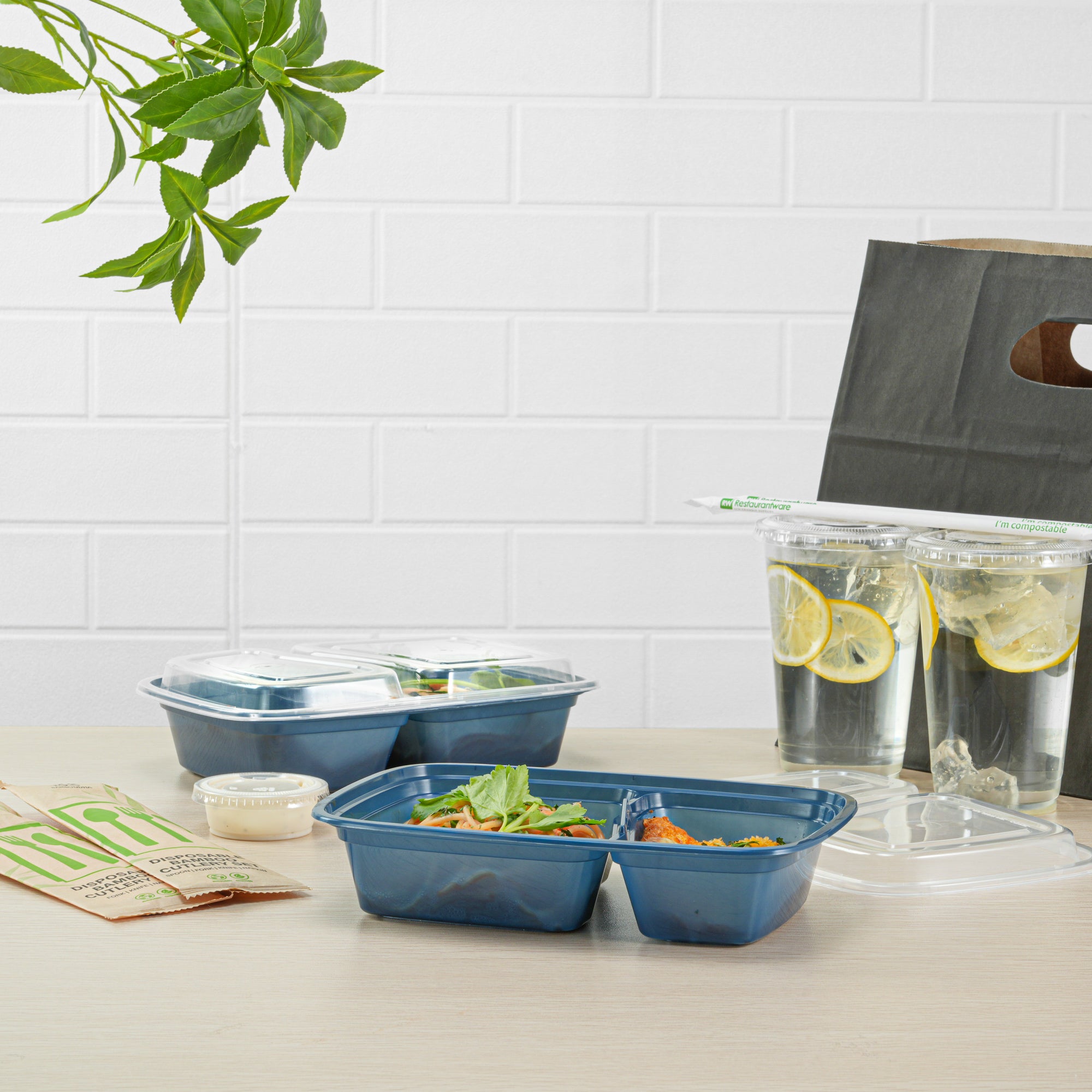 32 oz Midnight Blue Plastic 2-Compartment Food Storage Containers with Clear Lids - Microwave Safe, 8.75