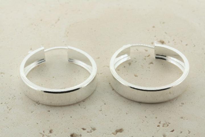 27mm Clean Circle Hoop Earrings - Minimalist Stainless Steel Hoops for Women, Everyday Wear & Casual Outfits