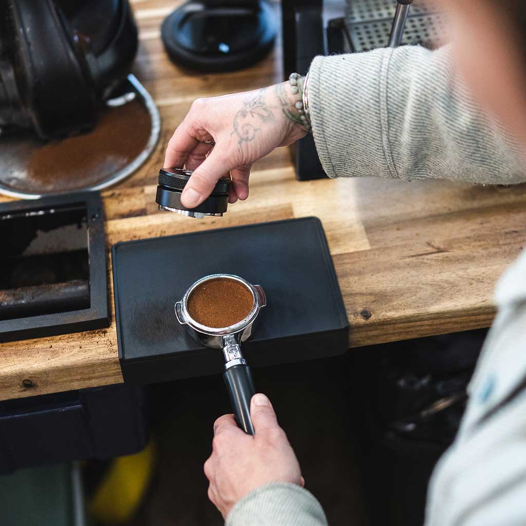 58mm Black Espresso Distribution Tool & Leveler - Professional Coffee Grounds Leveler for Perfect Tamping - Ideal for Home Baristas & Coffee Shops