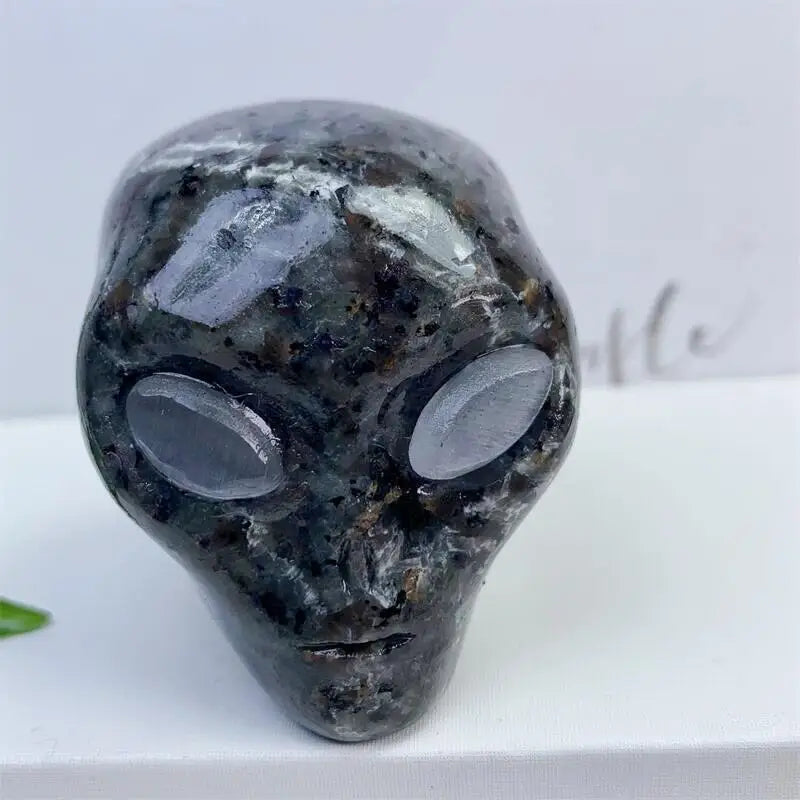 2 Inch Natural Yooperlite Alien Skull Crystal Carving - Healing Energy Stone for Home Decor, Christmas Gift & Spiritual Healing (1PC) - Perfect for Meditation, Feng Shui & Unique Home Decoration