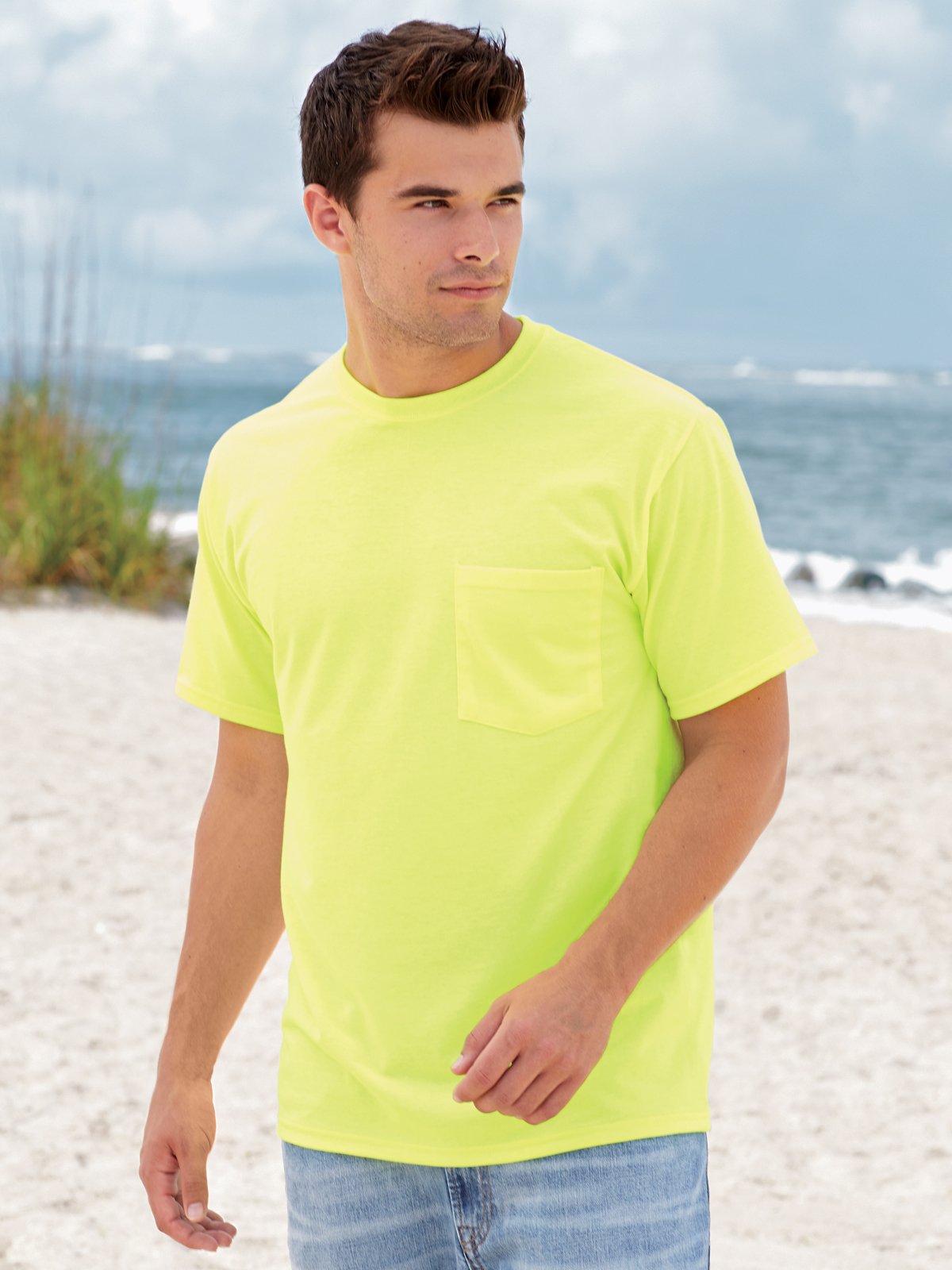Fruit of the Loom Men's Pocket T-Shirt - Soft Cotton Crew Neck Tee with Chest Pocket - Perfect for Casual Wear, Work & Everyday Comfort