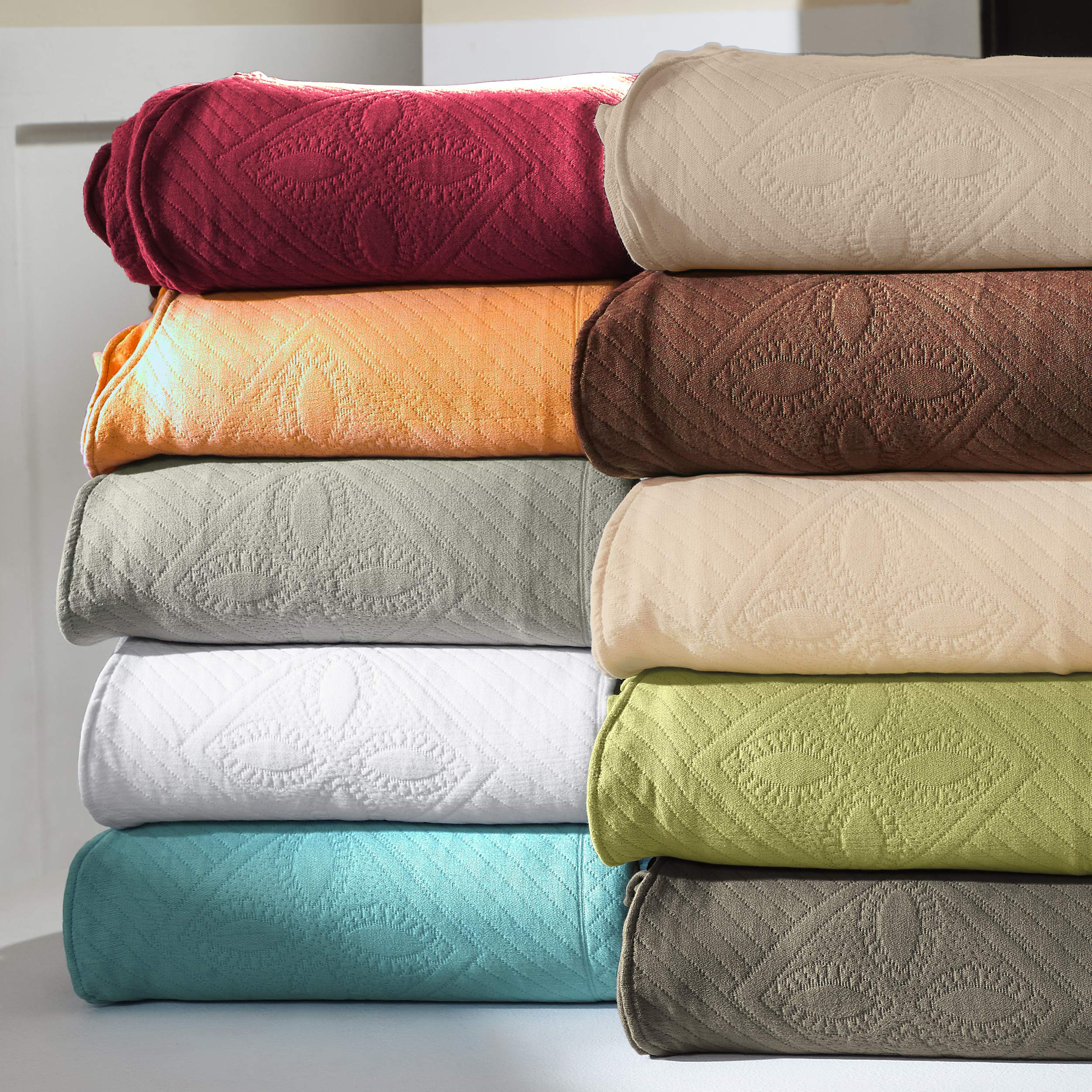 BLUENILEMILLS Blue Nile Mills Farmhouse Bedspread Set - Textured Cotton Celtic Circle Scalloped Quilt with Matching Shams, Rustic Farmhouse Bedding for Cozy Bedroom Decor | Perfect for Guest Rooms, Master Bedrooms & Vacation Homes
