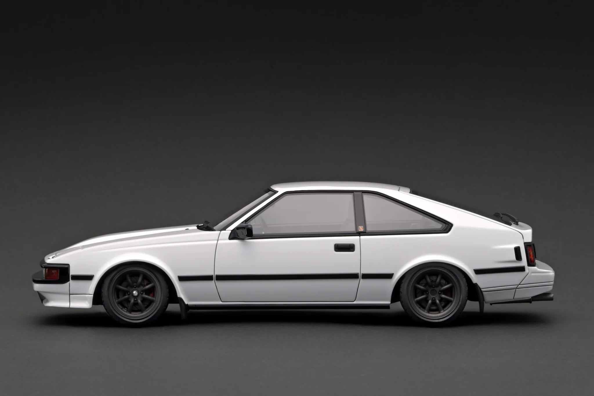 1:18 Scale Toyota Celica XX 2800GT (A60) White Diecast Model Car - Collectible Vintage Japanese Sports Car for Display, Gifts & Racing Enthusiasts