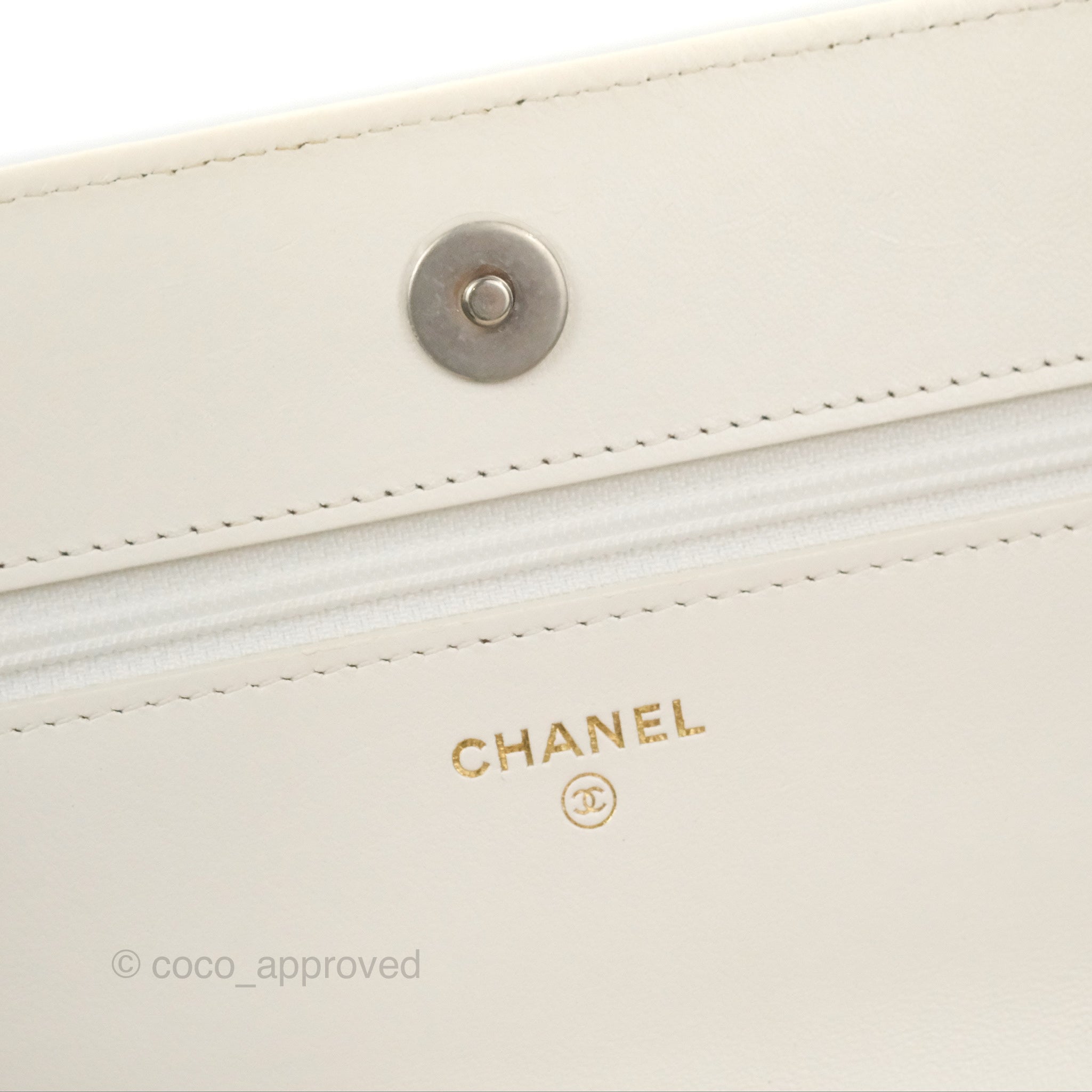 Chanel 19 Wallet on Chain WOC Bag - White Leather Crossbody Bag with Mixed Gold/Silver Hardware - Perfect for Date Night & Evening Events