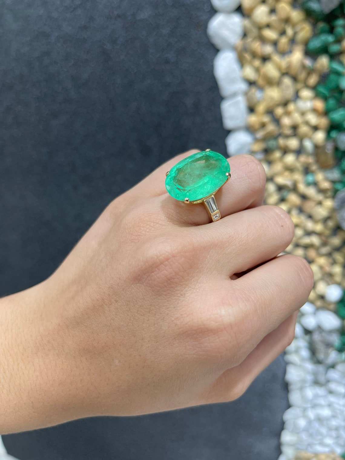 14K Gold Colombian Emerald and Diamond Oval Cut Ring for Women - Elegant Engagement, Wedding, Anniversary Gift - Perfect for Special Occasions