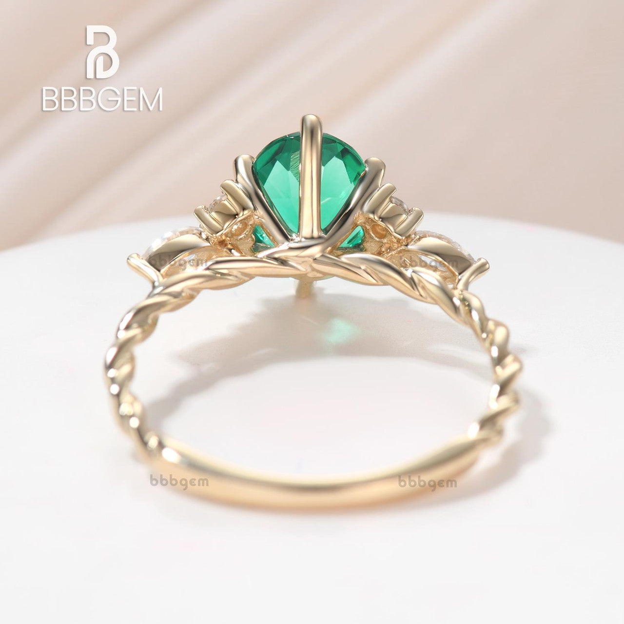 6x8mm Oval Cut Lab-Created Emerald & Diamond Ring in 14K Yellow Gold with Twisted Rope Band – Elegant Engagement, Wedding, or Anniversary Jewelry Gift for Women