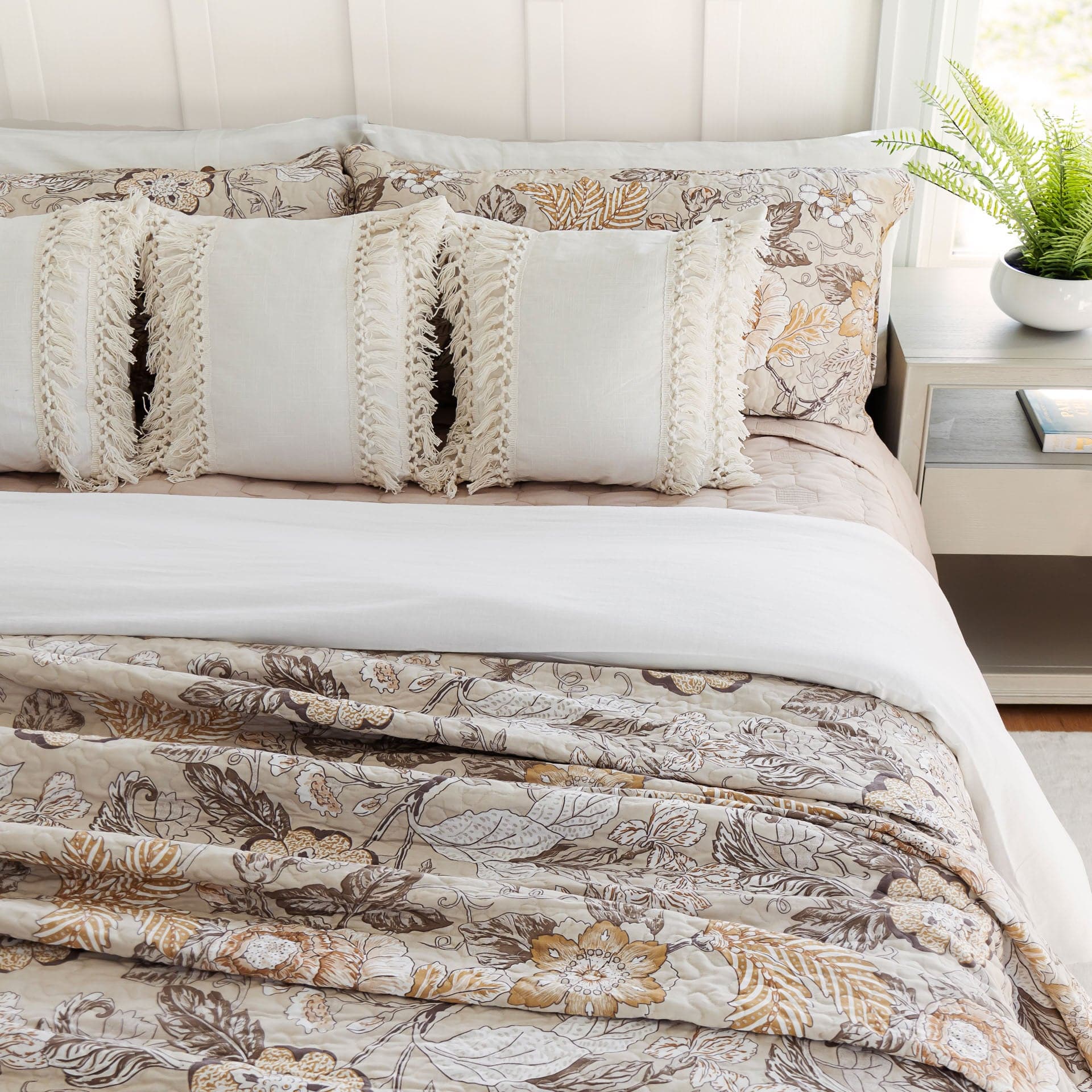 Sydney 3 Piece Quilt Set - Queen Size Bedding Set with Soft Microfiber, Lightweight & Breathable - Perfect for All Seasons, Home Decor & Guest Room