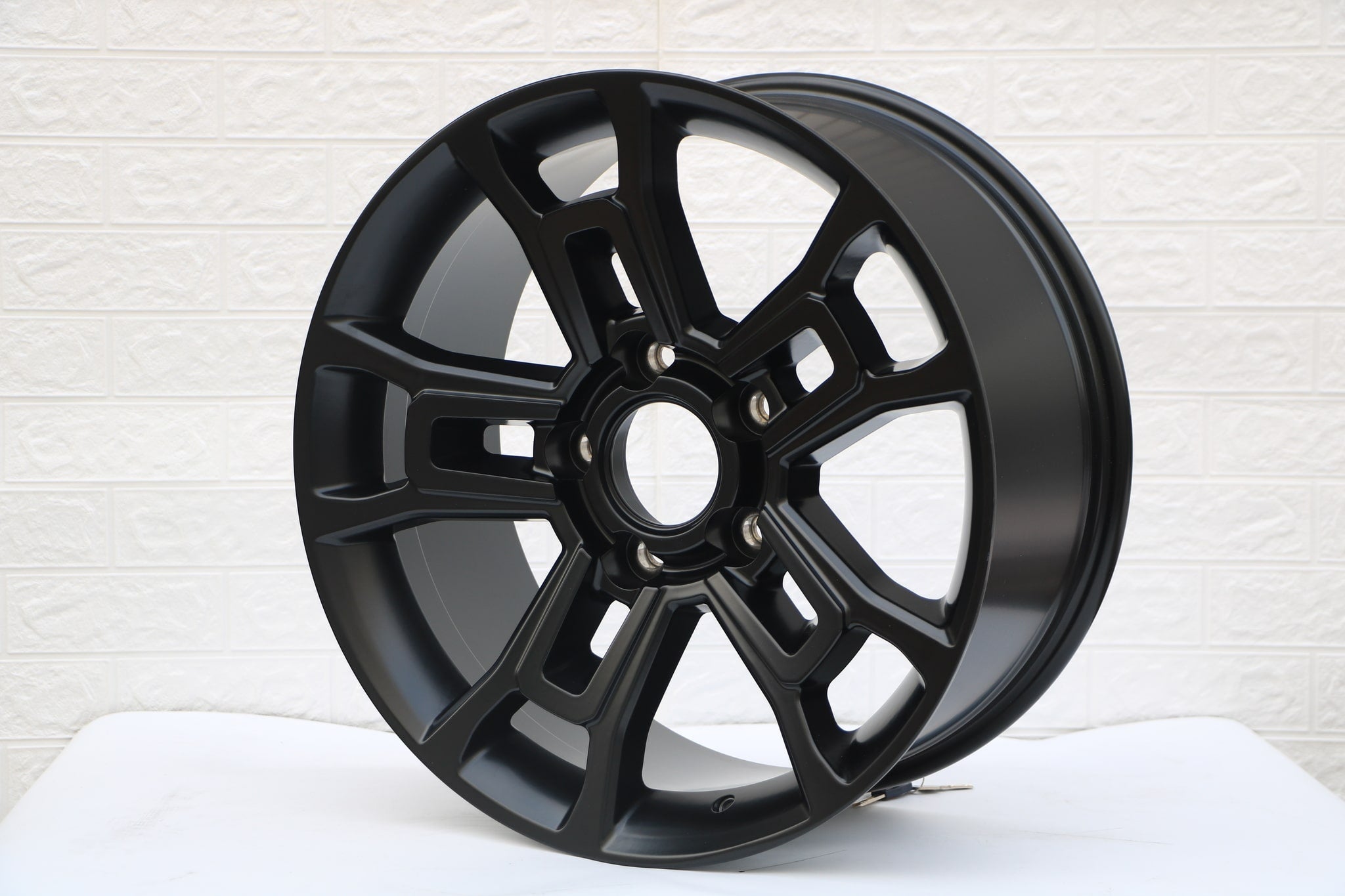 18-Inch Black Pro Style Alloy Wheels for Toyota Land Cruiser, Tundra & Sequoia - Durable Off-Road Rims for Adventure & Urban Driving
