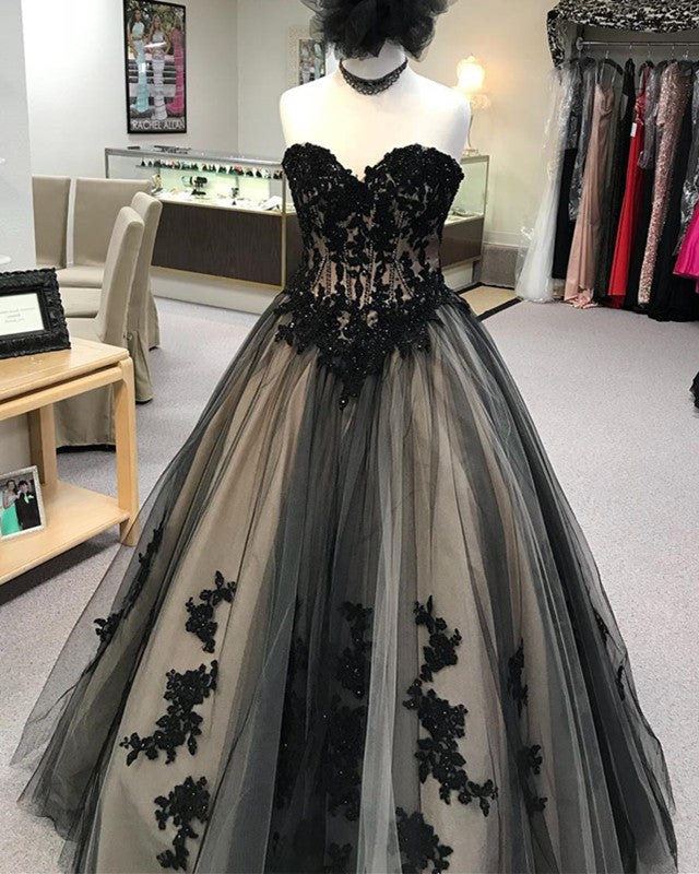 Elegant Black Lace Embroidery Sweetheart Tulle Ball Gown for Quinceañera | Formal Prom Dress for Women | Perfect for Sweet 15, Debutante Balls & Special Occasions