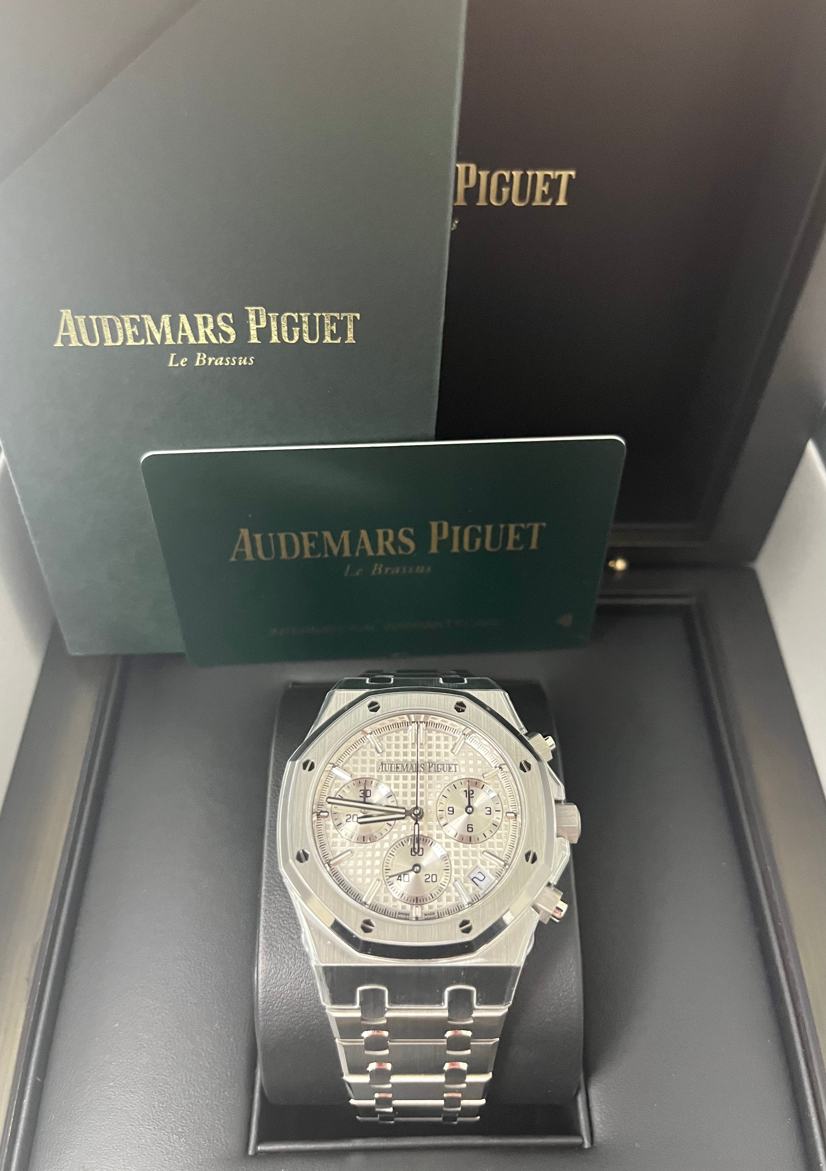 Audemars Piguet Royal Oak Chronograph 26240ST.OO.1320ST.07 - Luxury Men's Watch with White Dial & Stainless Steel Bracelet | Perfect for Business Meetings, Formal Events & Collector's Showcase