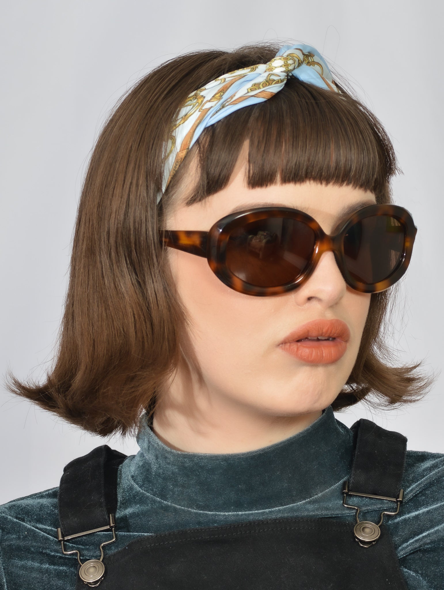 Paramour by Oliver Peoples Limited Edition Sunglasses – Stylish UV Protection for Outdoor Activities & Fashion