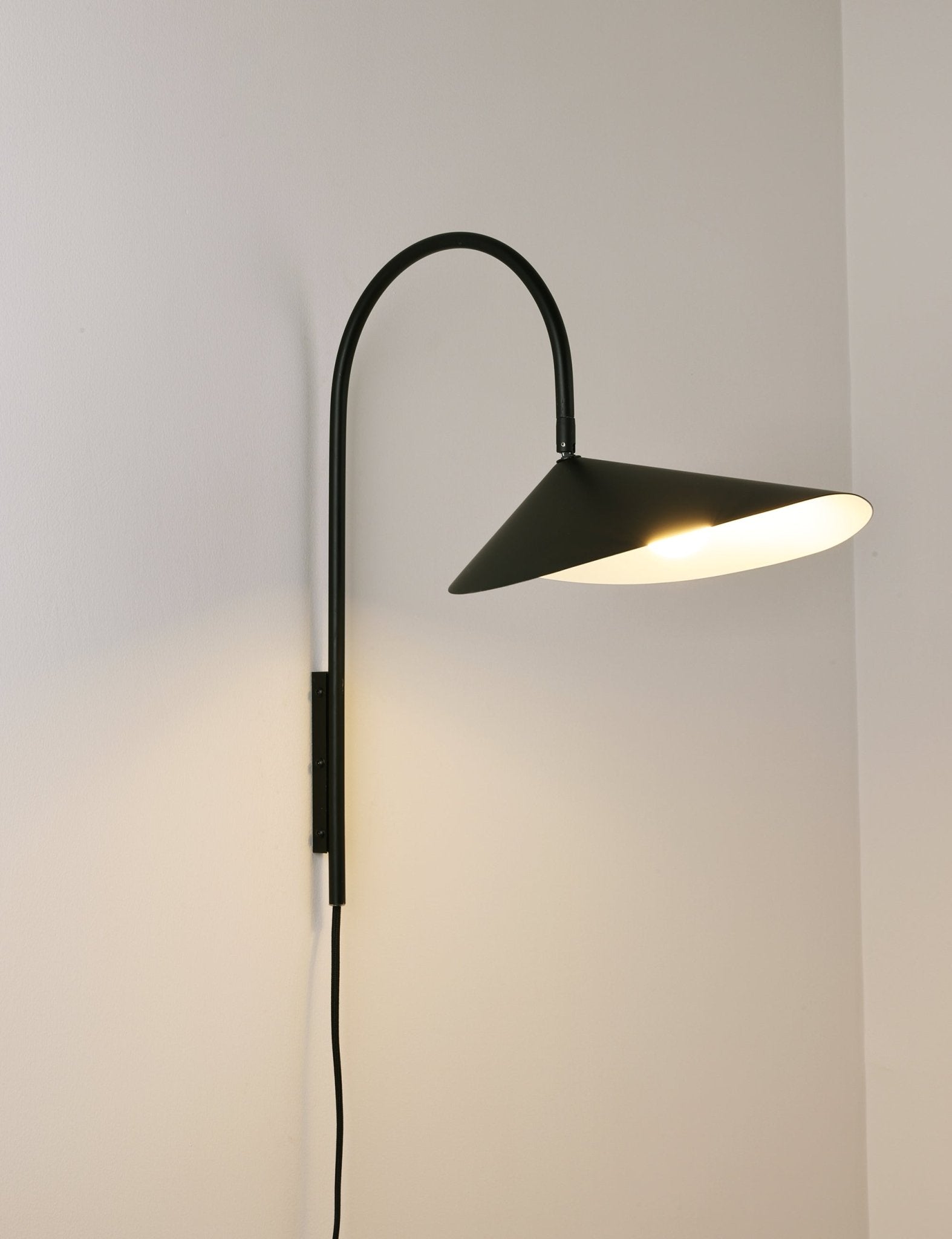 Alocasia Modern Swivel Wall Light - Adjustable Indoor/Outdoor Lighting for Living Room, Bedroom, or Patio Decor