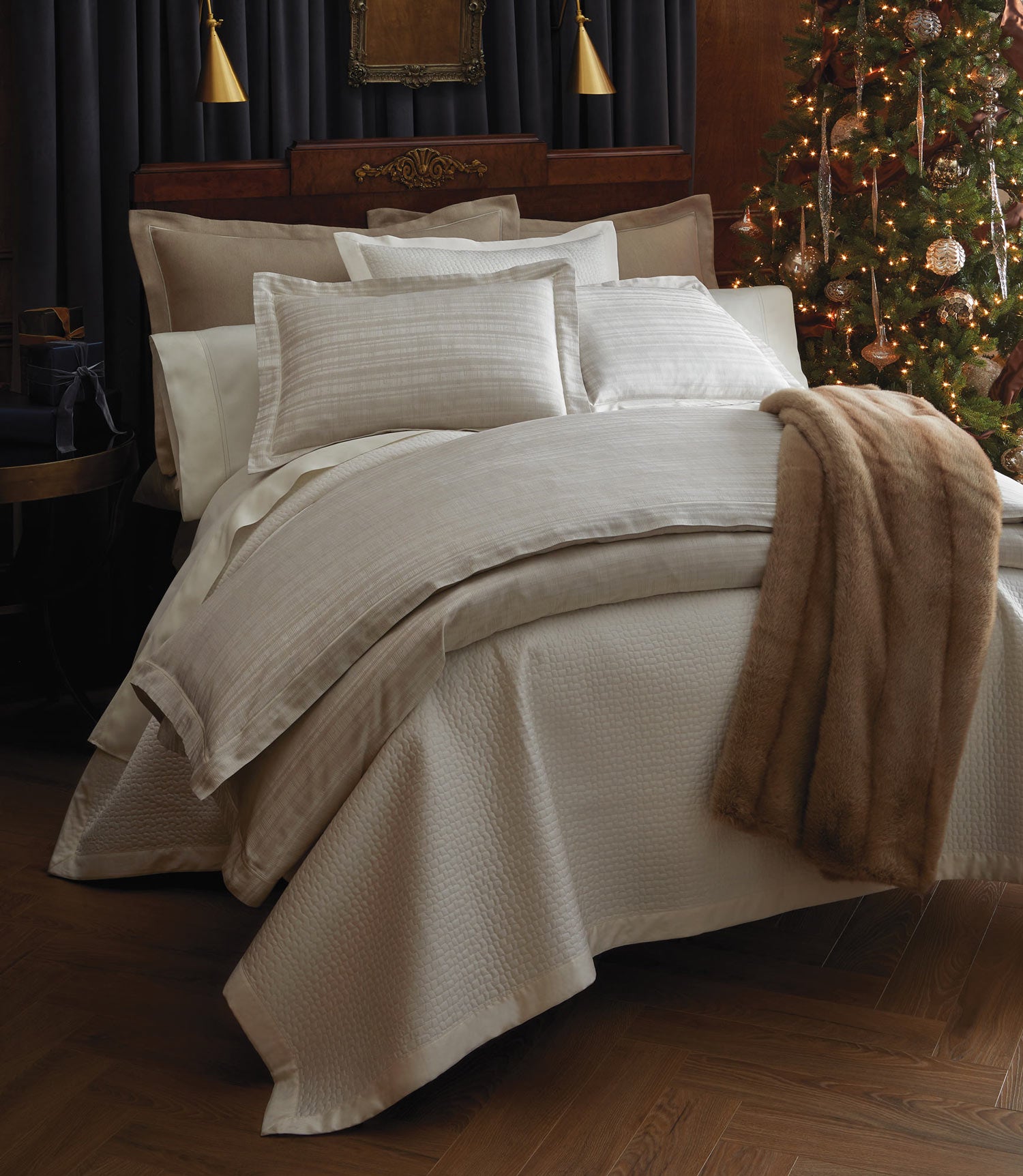Luxury Biagio Jacquard Duvet Cover Set - Premium Soft Bedding for Queen/King Size - Elegant Home Decor for Master Bedroom & Guest Room