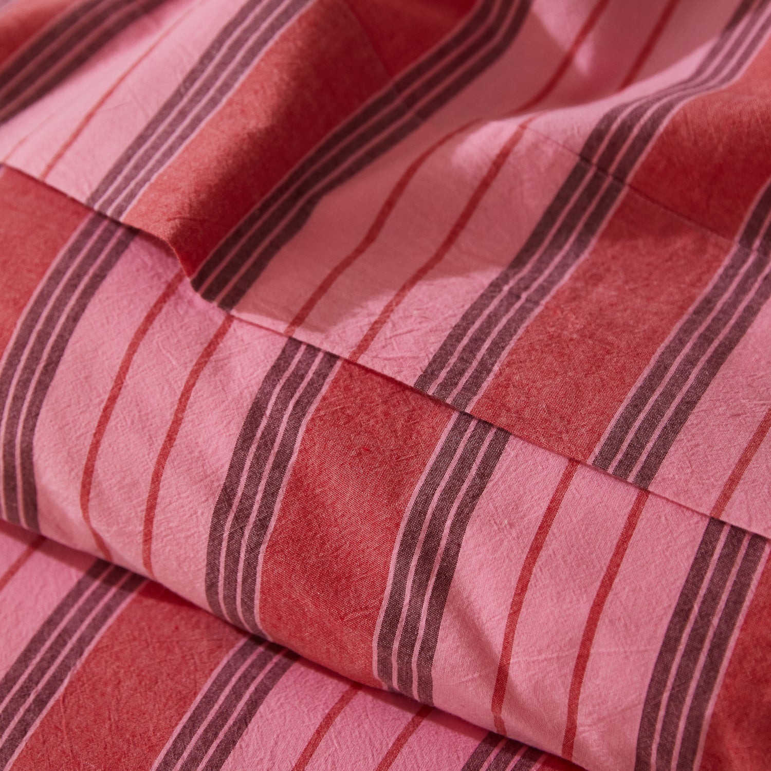 Brigitte Cotton Quilt Cover Set - Soft & Breathable Scarlet Red Bedding - Perfect for Master Bedroom, Guest Room & Cozy Home Decor