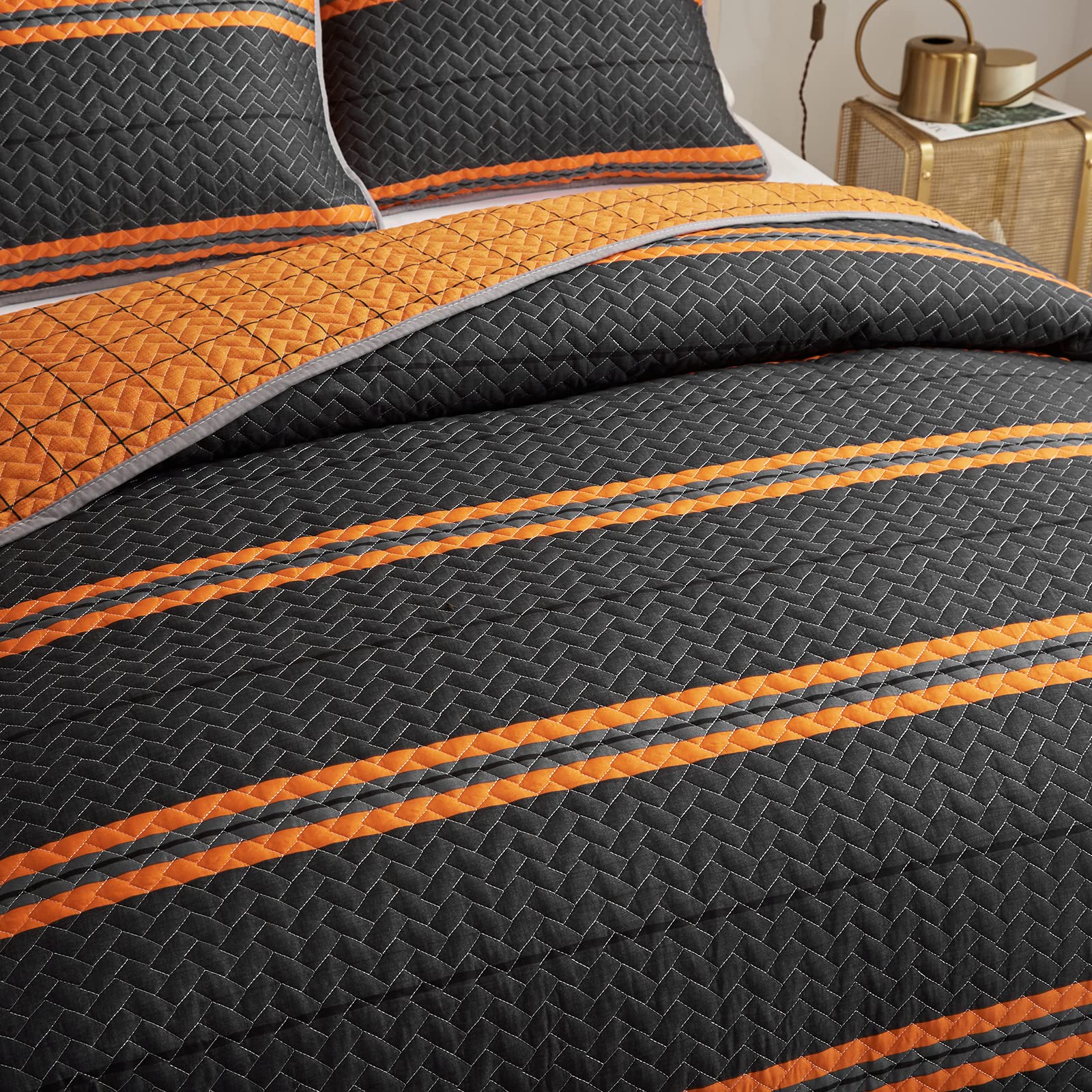 Flysheep Modern Boho Halloween King Size Quilt Set - 3 Piece Bright Orange Striped Black Bedspread, Soft Microfiber All Season Coverlet (1 Quilt + 2 Pillow Shams) for Bedroom Decor, Guest Room & Holiday Home Styling