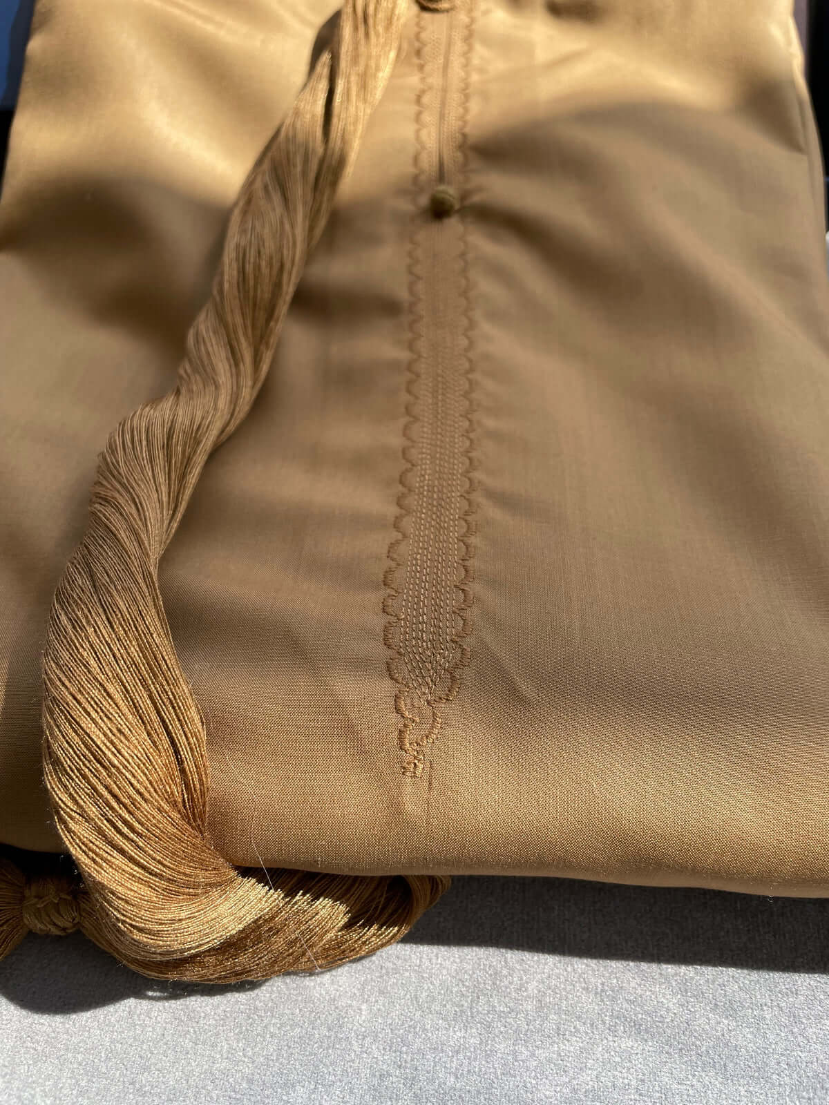 Emirati Mustard Baby Jubba - Traditional Arabic Dress for Infants - Perfect for Eid, Weddings & Special Occasions