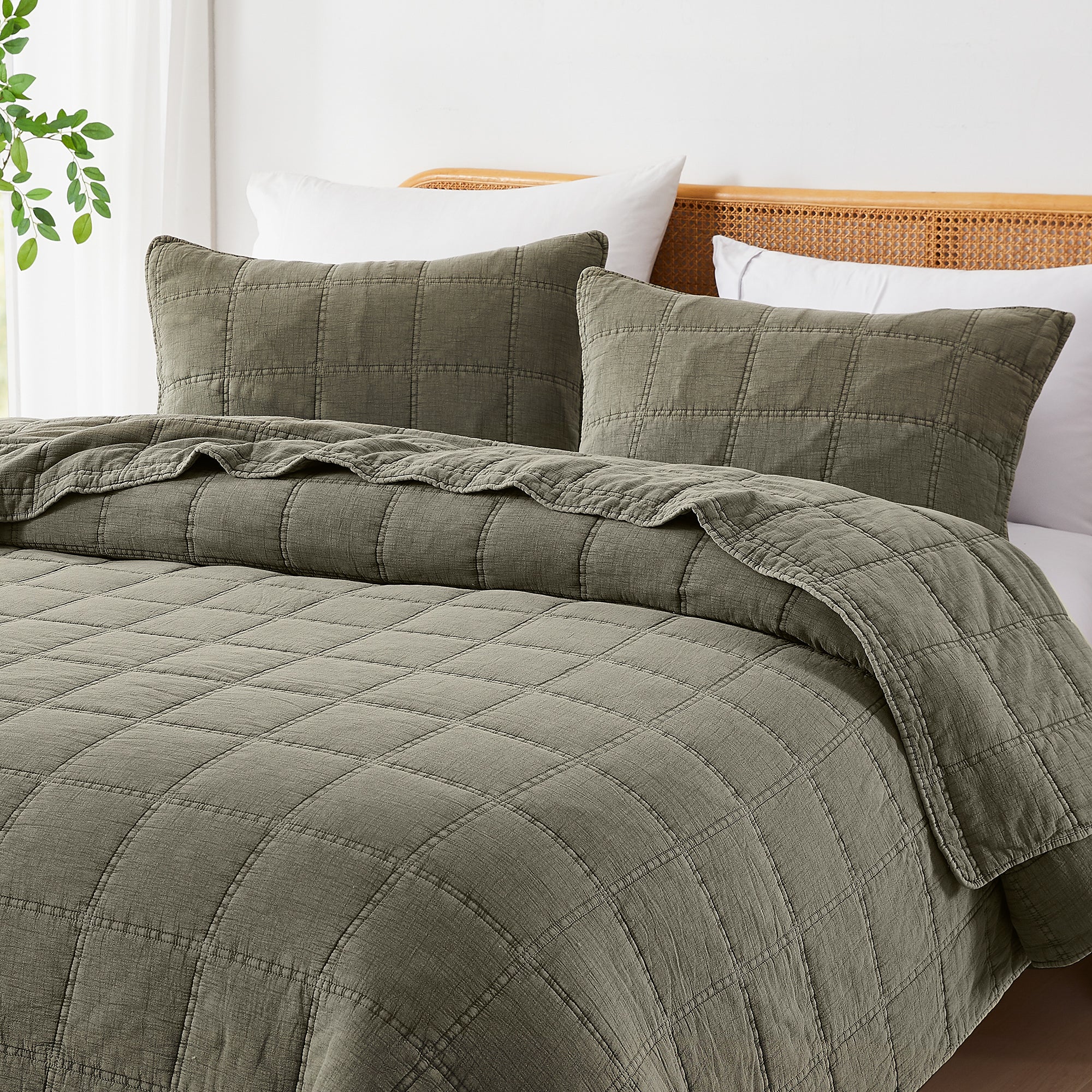 Logan Stone Washed Cotton Quilt Set - 3 Piece Bedding Set with Pillow Shams | Soft & Breathable Comforter for All Seasons | Perfect for Master Bedroom, Guest Room & Dorm Decor