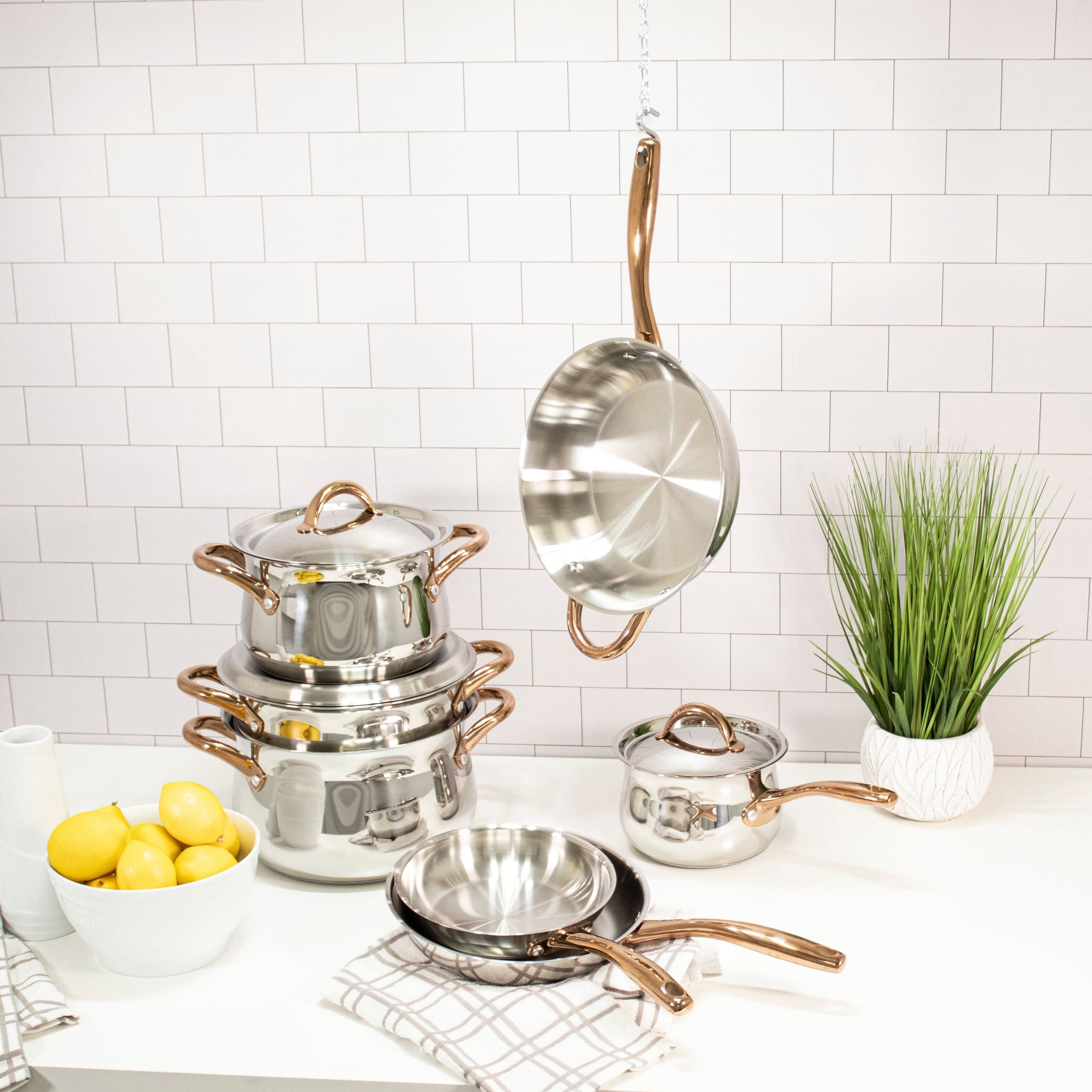 BergHOFF Ouro Gold 11-Piece 18/10 Stainless Steel Cookware Set with Stainless Steel Lids & Rose Gold Handles - Premium Kitchen Cookware for Professional Chefs & Home Cooking