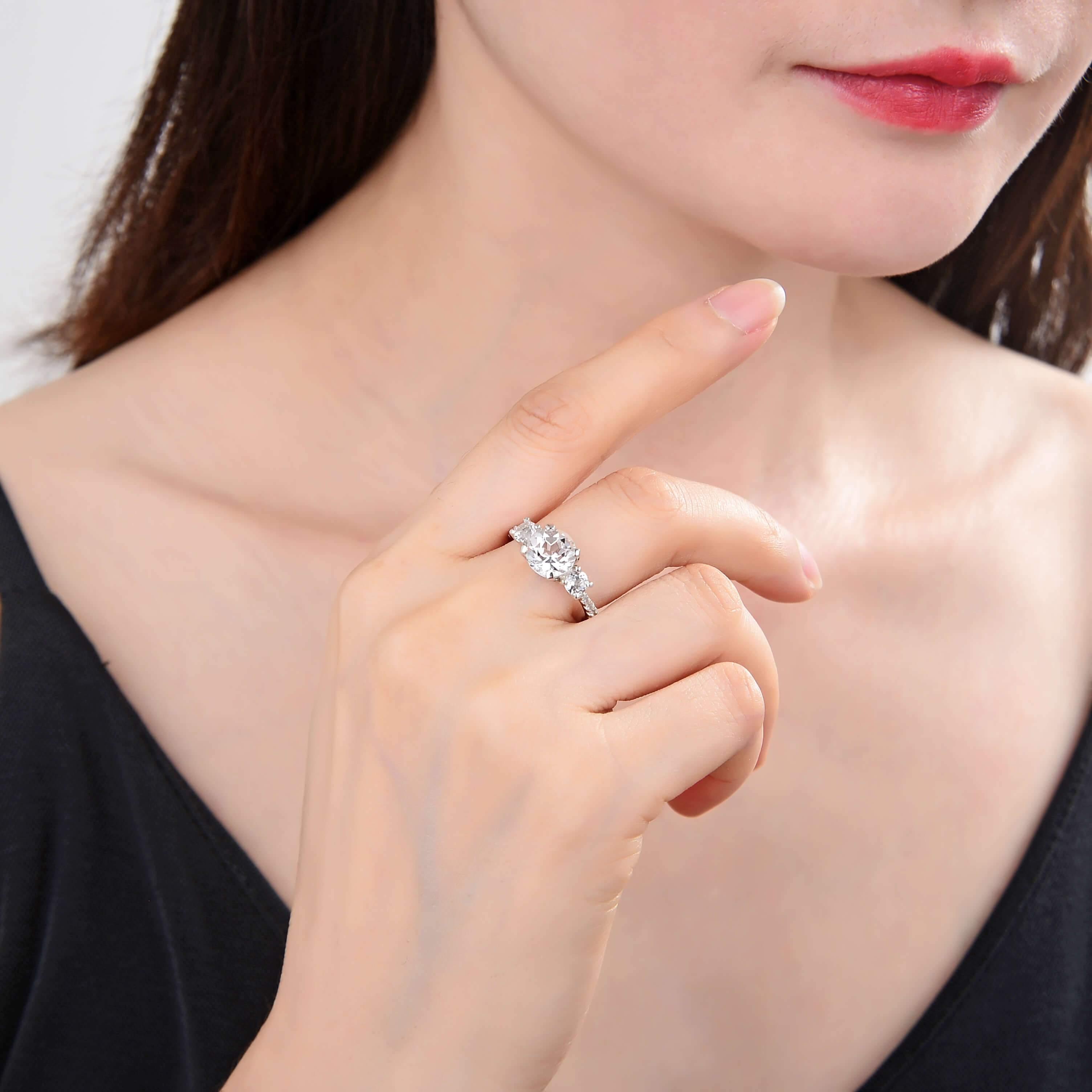White Topaz Round Three Stone Engagement Ring – Elegant Wedding Band for Women, Perfect Proposal Gift for Her, Ideal for Anniversaries & Special Occasions