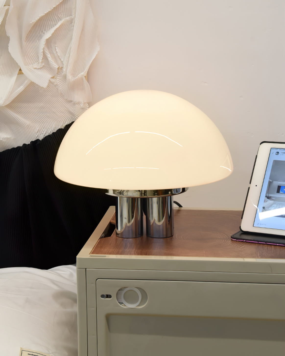 Magnolia Table Lamp - Elegant Home Decor Lighting for Living Room, Bedroom & Office - Perfect for Reading, Relaxing & Creating Ambiance
