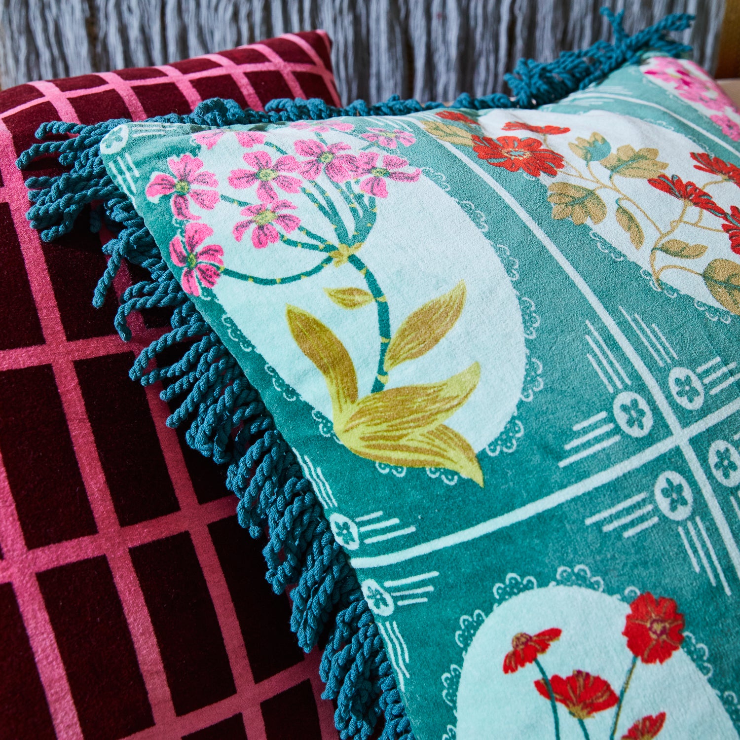 Luxury Gigi Velvet Cushion - Soft Forest Green Throw Pillow for Sofa, Bed & Home Decor - Perfect for Living Room, Bedroom & Nursery