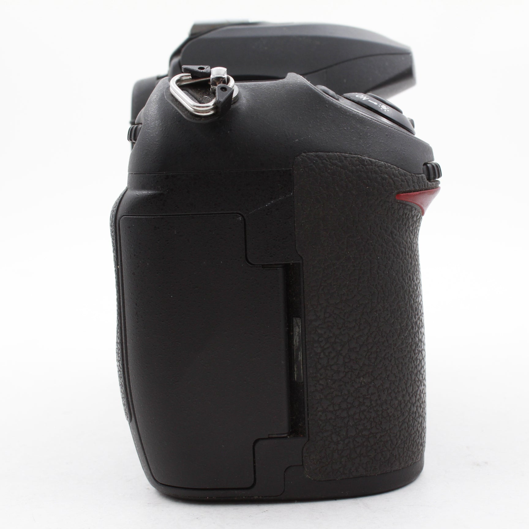 Refurbished Nikon D200 DSLR Camera Body with MB-D200 Battery Grip - Professional Digital Photography for Portraits, Events & Travel