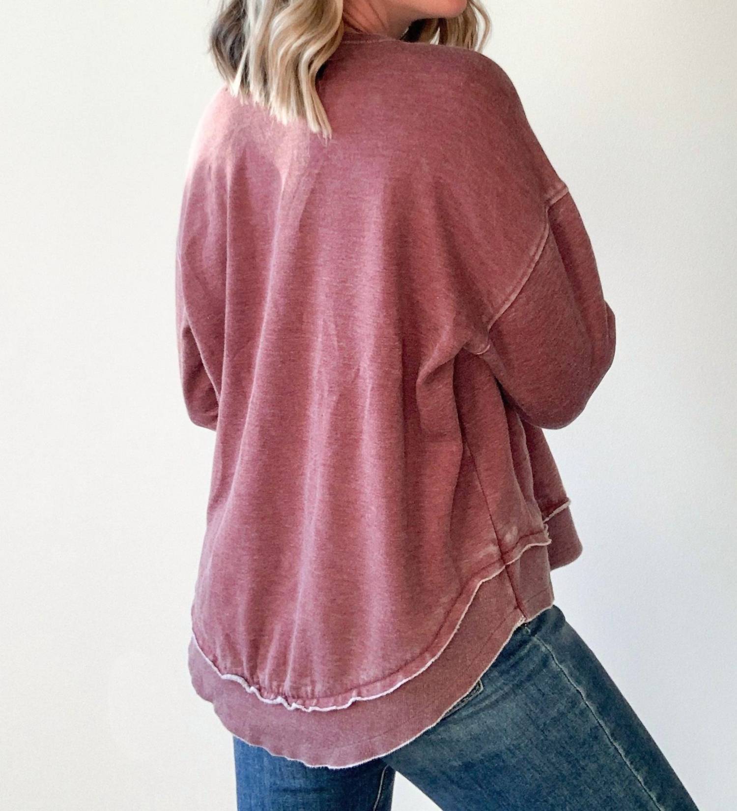 Stylish Mama Embroidered Sweatshirt - Comfortable Women's Pullover Hoodie for Casual Wear, Mother's Day Gifts & Family Outings