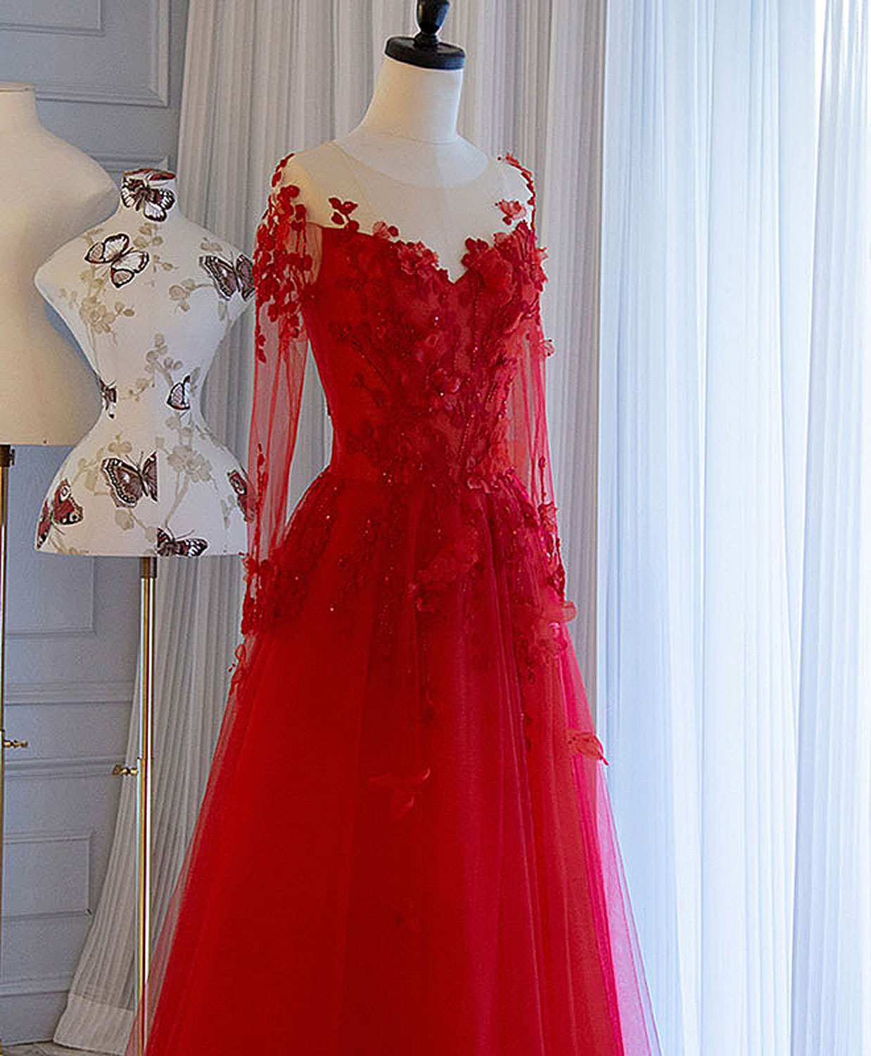 Elegant Red Tulle Lace Off-Shoulder Long Prom Dress for Women - Perfect for Evening Gala, Formal Dances & Special Occasions