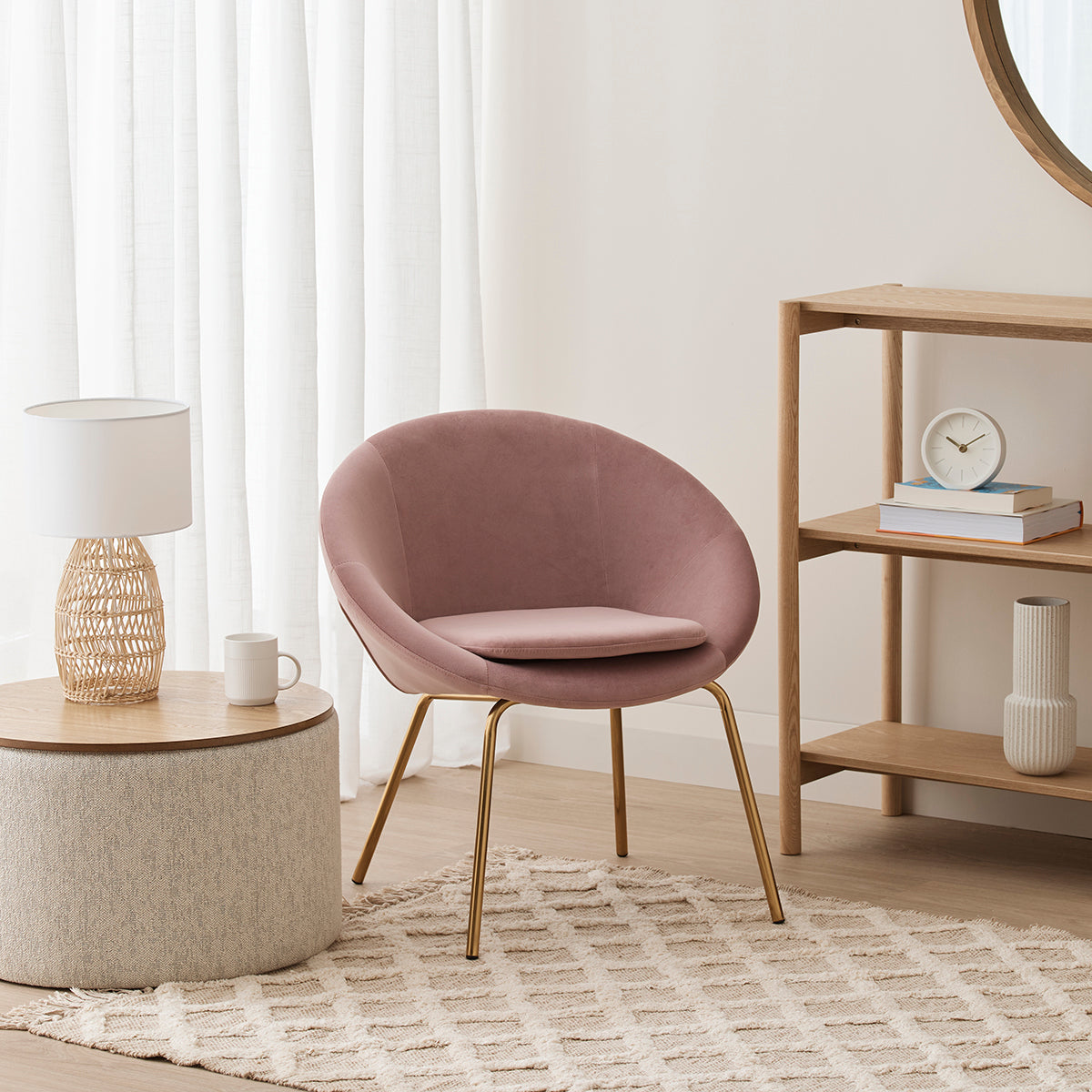 Luxury Halo Velvet Lounge Chair - Modern Velvet Upholstered Accent Chair for Living Room, Bedroom & Office - Soft & Comfortable Reading Chair with Sturdy Metal Legs - Perfect for Relaxing, Reading & Decor