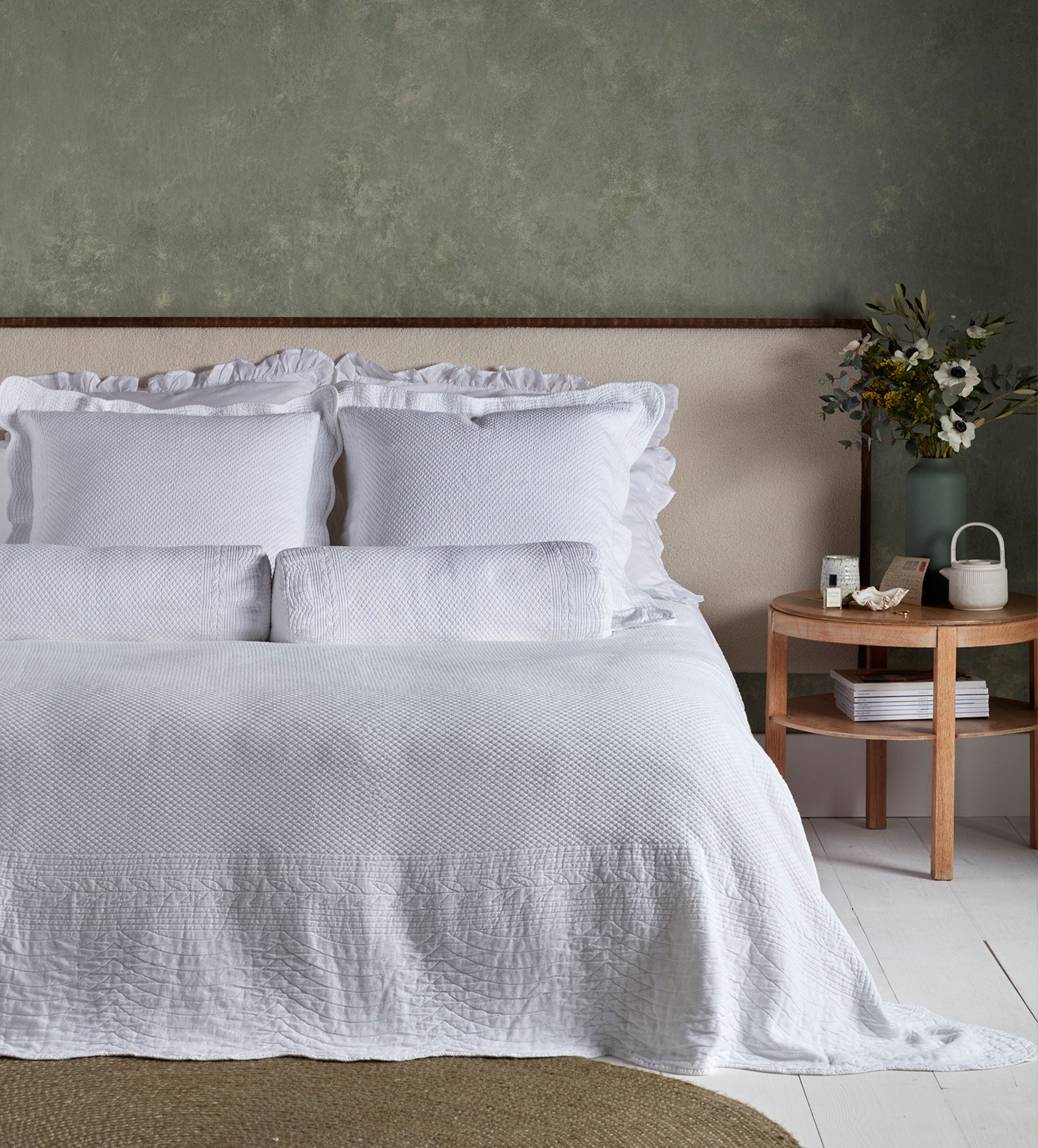 Premium White Verity 100% Cotton Bedspread - Soft & Breathable Queen Size Bed Cover - Perfect for Master Bedroom, Guest Room & Dorm Decor