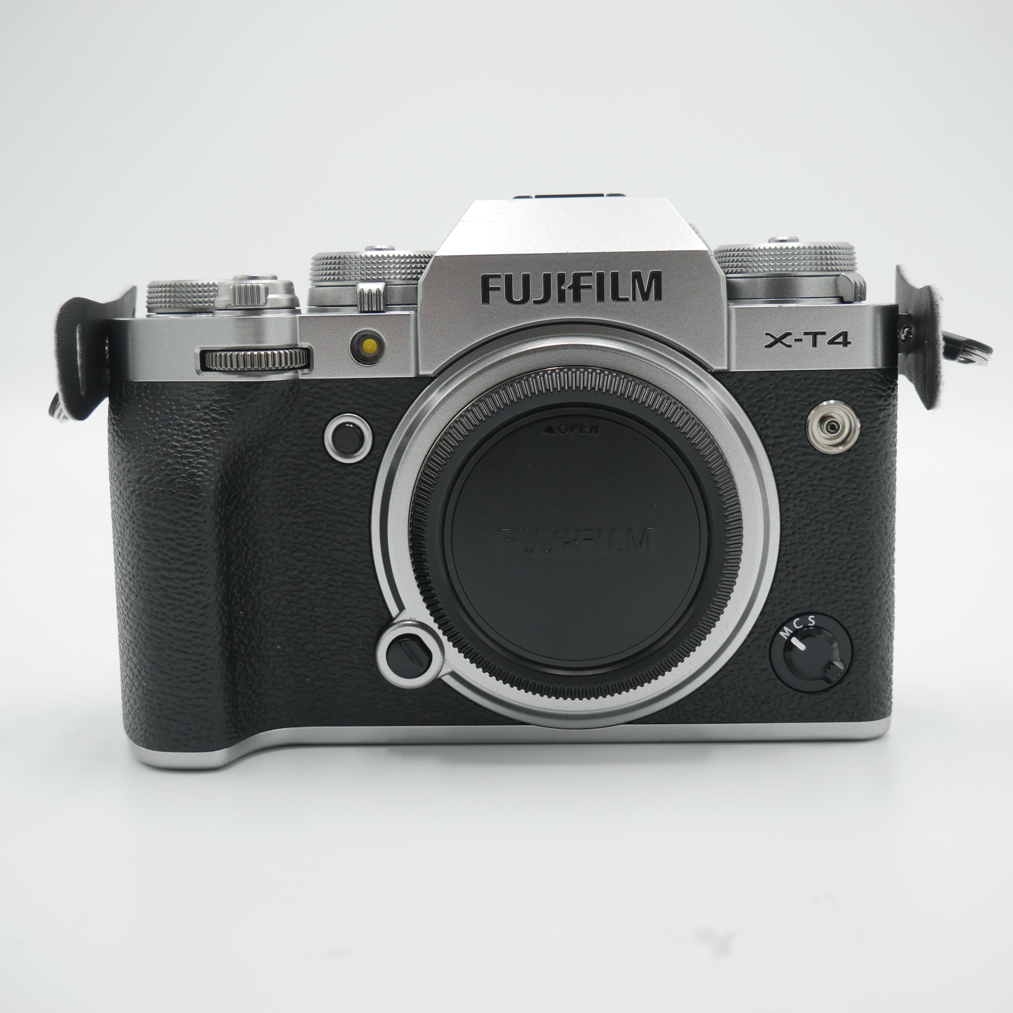 FUJIFILM X-T4 Mirrorless Digital Camera (Silver) - Used - Perfect for Travel Photography & Vlogging