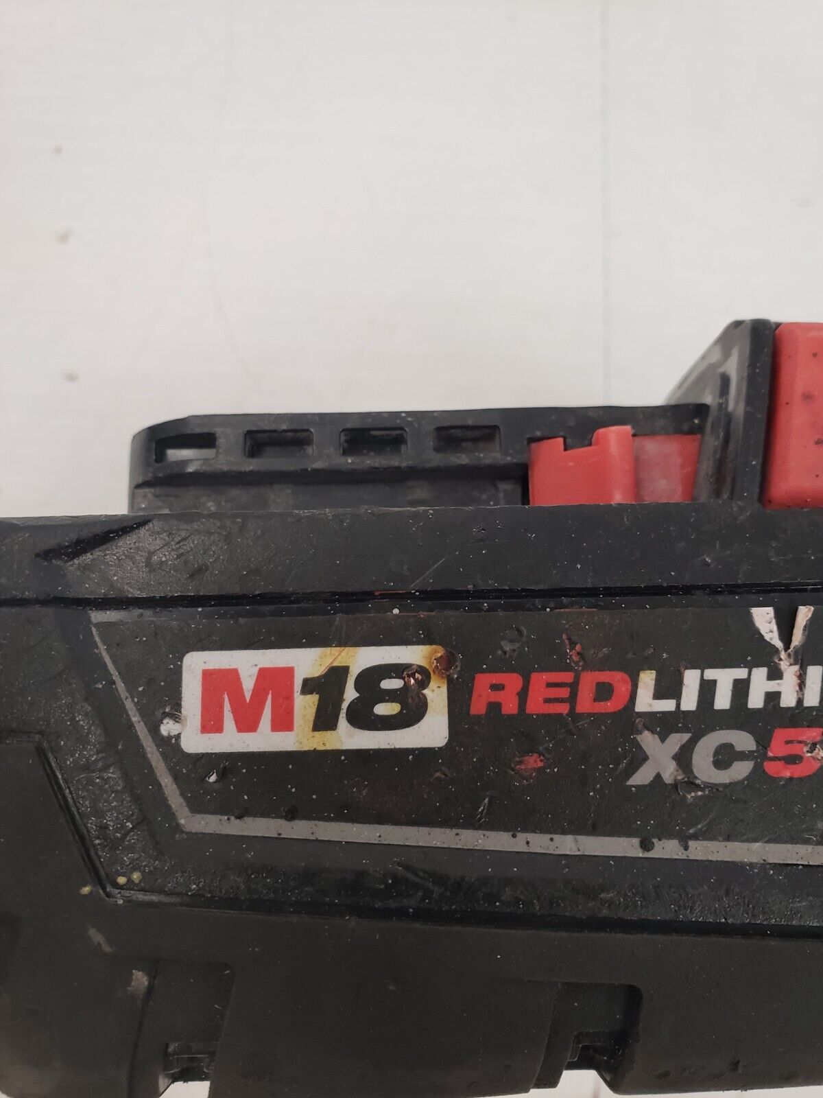 Milwaukee 48-11-1850 18V Lithium-Ion Battery - Compatible with M18 Cordless Power Tools - Perfect for Drills, Saws & Jobsite Equipment