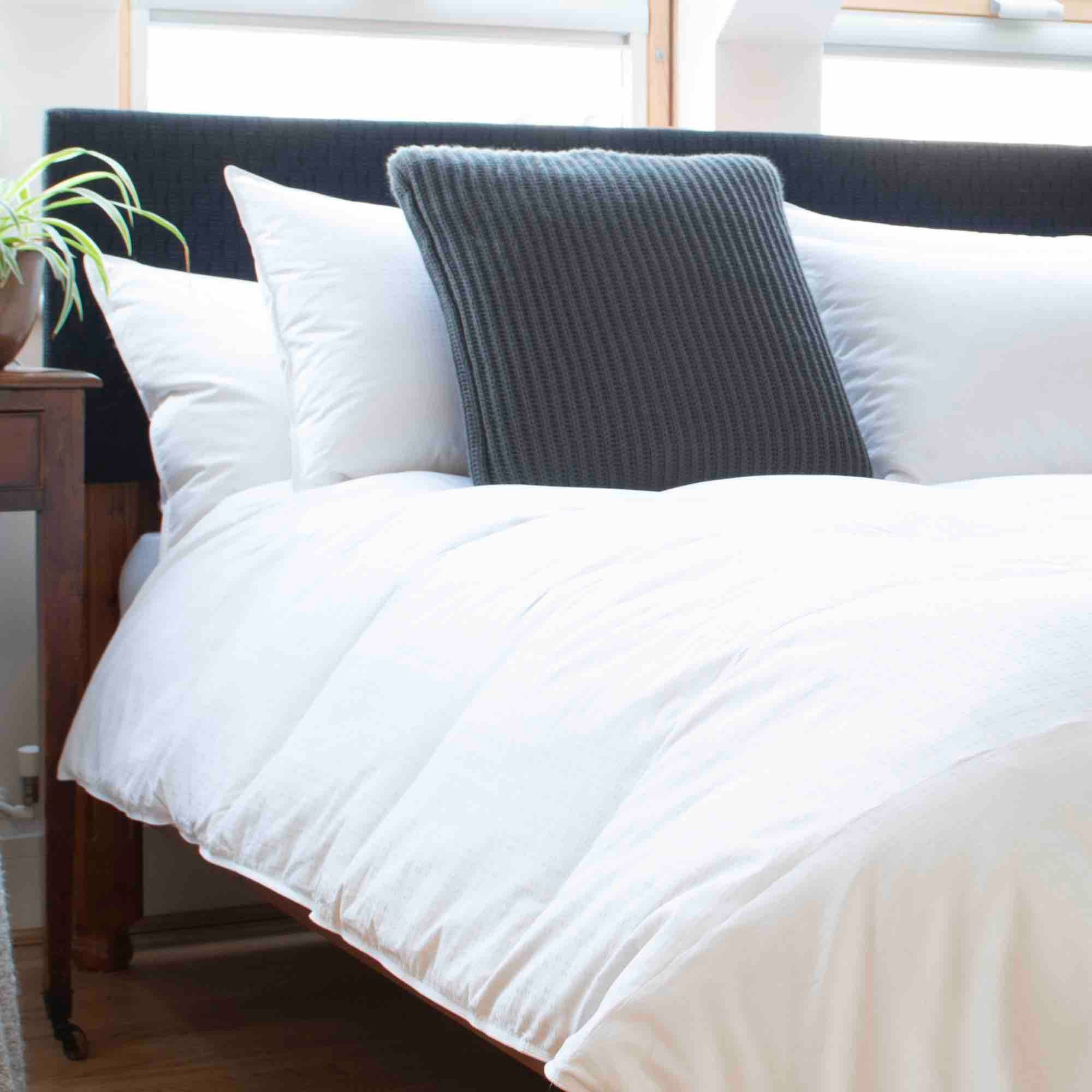 Premium Goose Feather & Down Duvet - All-Season Luxury Comforter for Bedroom, Hotel & Guest Room - Ultra Soft & Warm Winter Blanket for Cold Nights