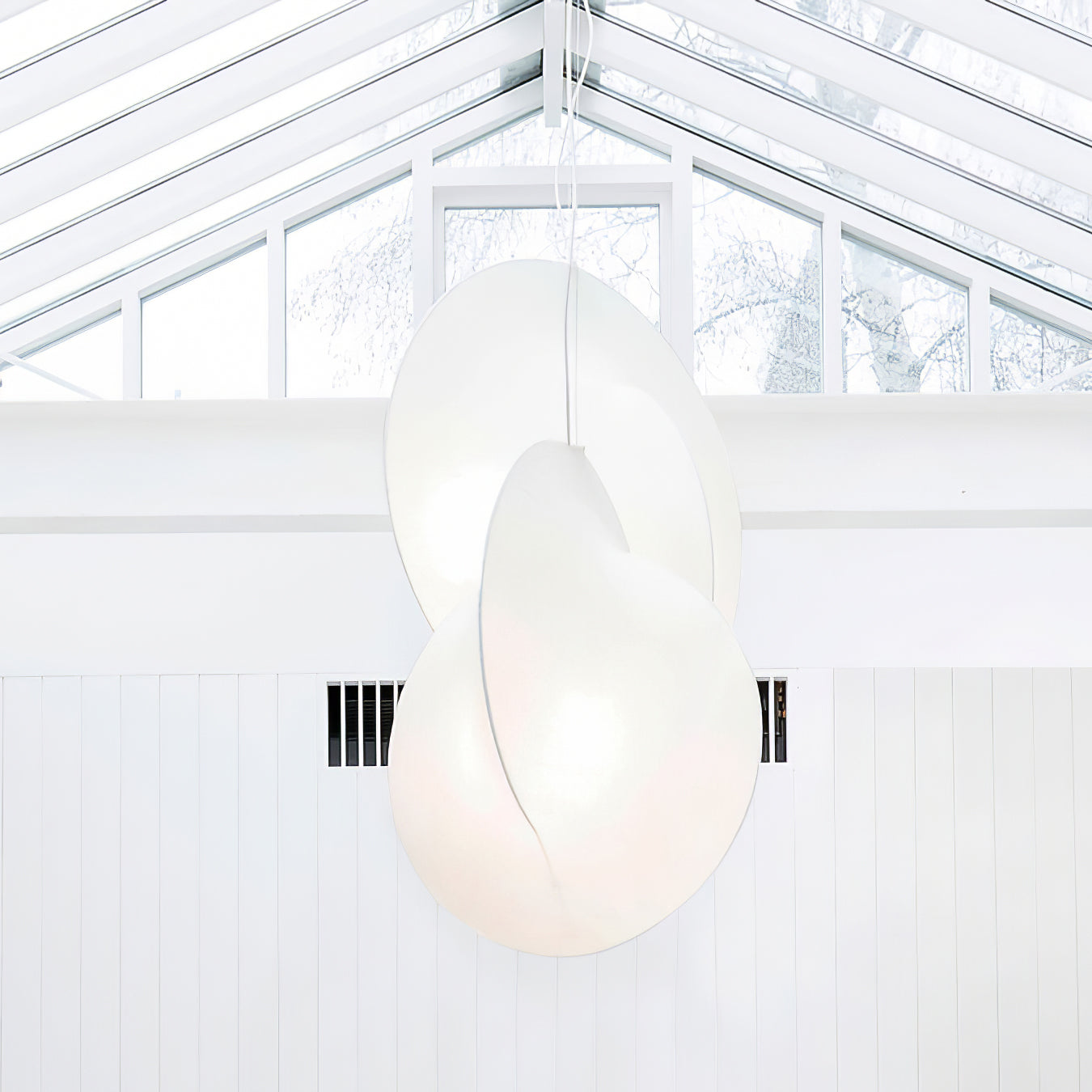 Modern Cocoon Pendant Light - Handwoven Rattan Hanging Lamp for Dining Room, Bedroom & Living Room - Boho Chic Ceiling Lighting Fixture for Home Decor