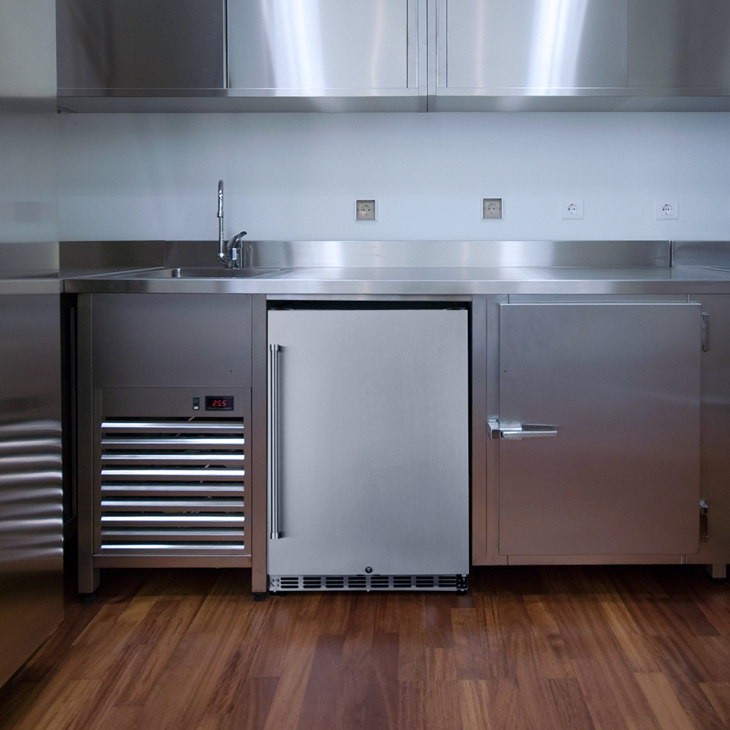 Newair® 24 Inch 5.3 Cu. Ft. Built-In Commercial Beverage Refrigerator - Stainless Steel Cooler for Wine, Beer & Soda - Perfect for Home Bars, Restaurants & Offices
