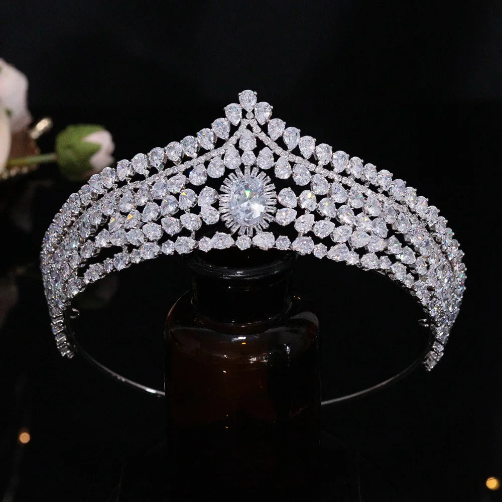 Luxury Cubic Zirconia Wedding Tiara Crown - Elegant Bridal Headpiece for Women, Princess Pageant Hair Jewelry, Perfect Gift for Bride (Ideal for Weddings, Prom, Quinceañera & Special Occasions)