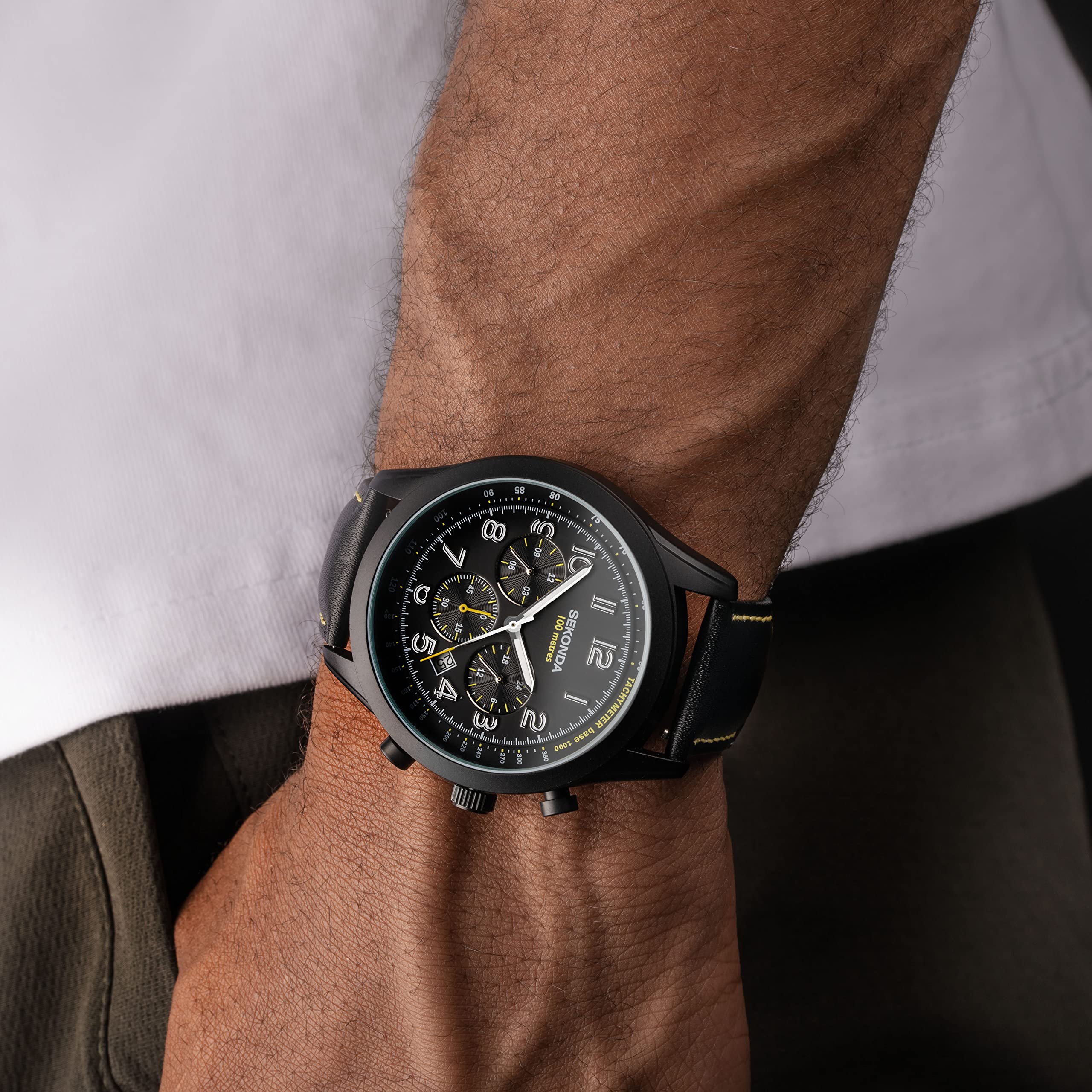 Sekonda Navigator Men's 44mm Black Analog Date Quartz Watch with Leather Strap 30112 - Perfect for Business, Casual Wear & Outdoor Adventures
