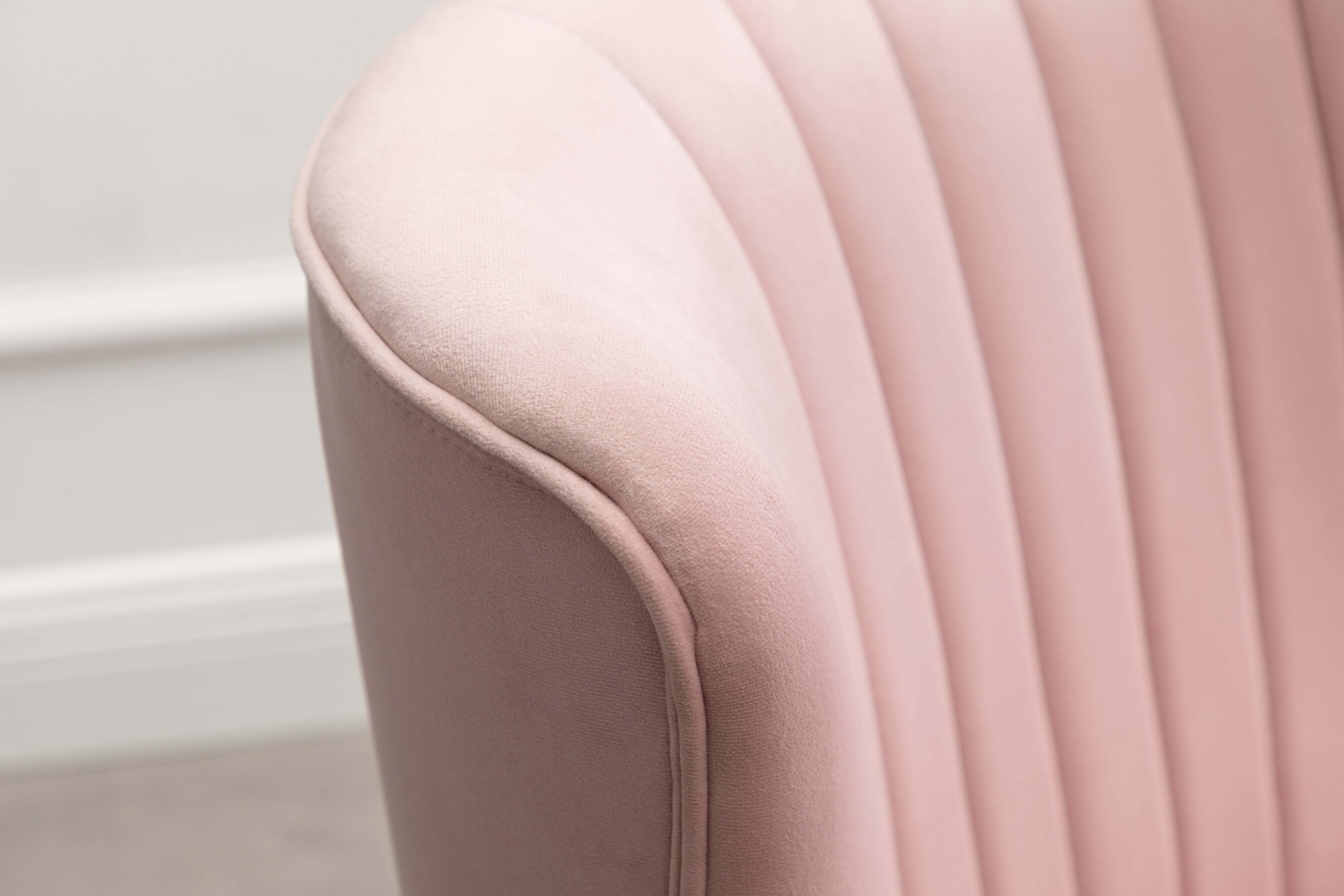 Roundhill Furniture Elon Contemporary Velvet Upholstered Accent Chair in Pink - Modern Lounge Chair for Living Room, Bedroom, or Office Decor