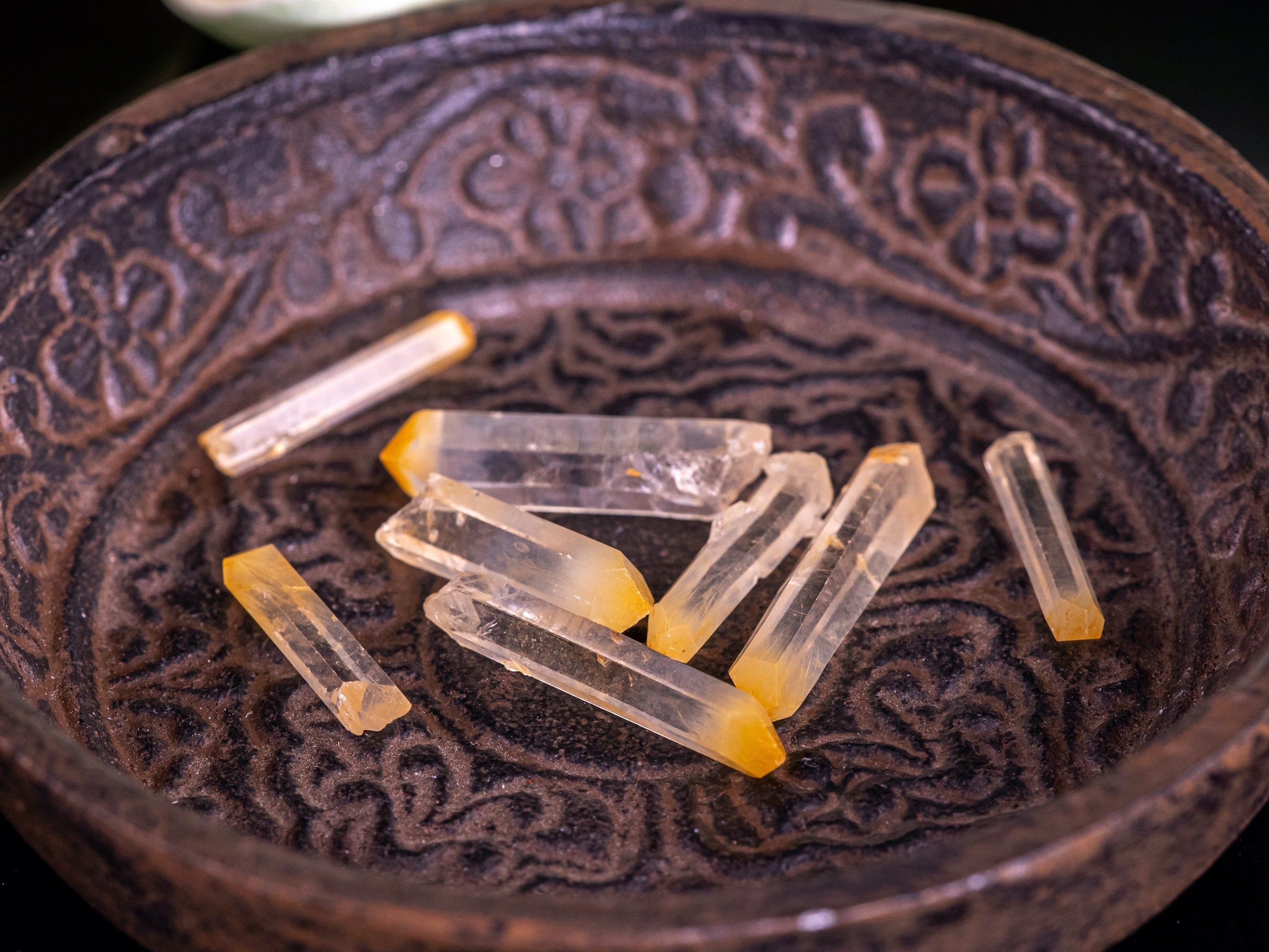 Natural Mango Quartz Crystal Points - Healing Gemstone Wand for Jewelry Making, Meditation & Energy Work - E1718 | Spiritual Healing, Chakra Balancing & Home Decor