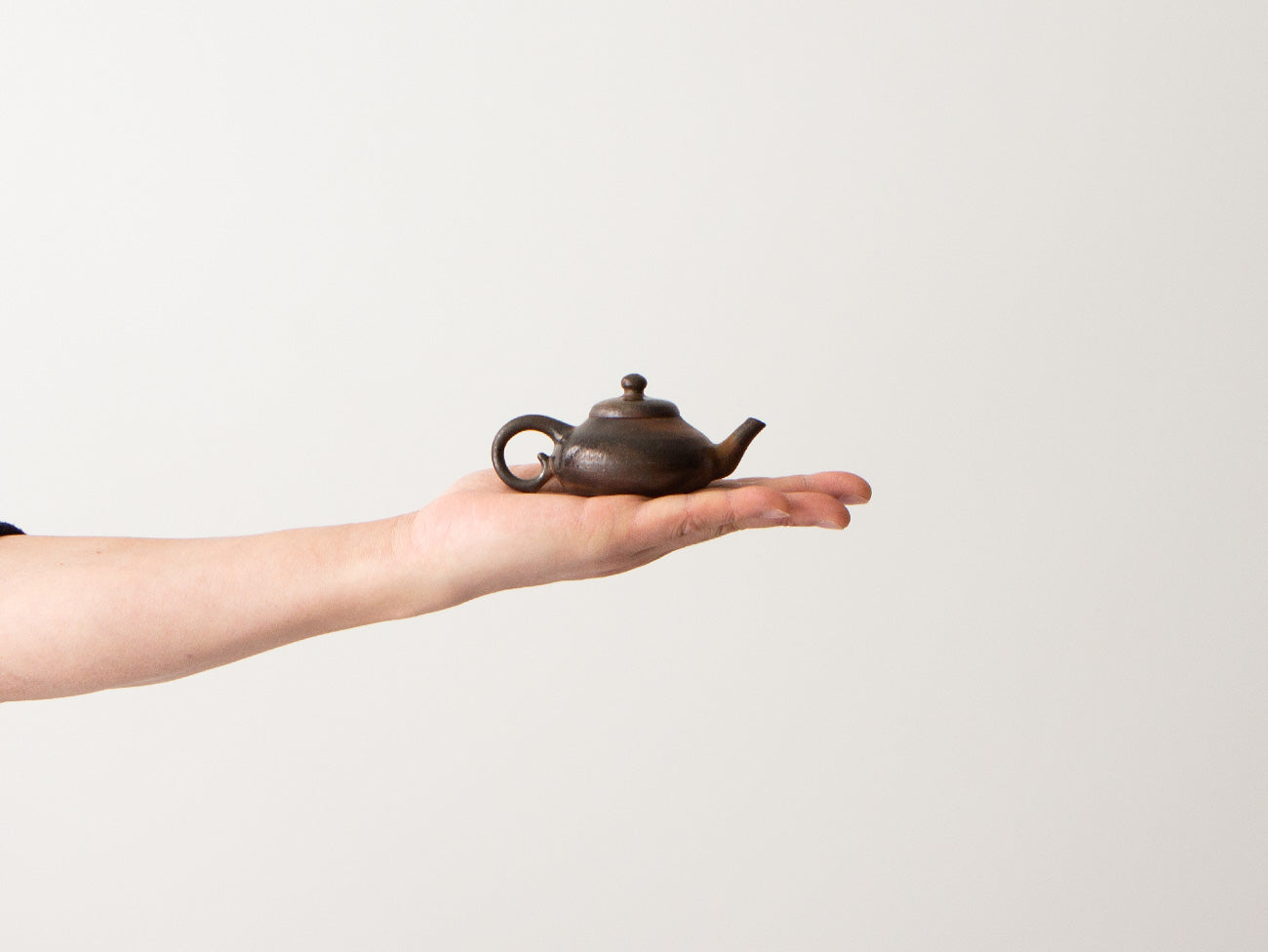 Premium Handcrafted Bronze Teapot - Elegant & Durable Traditional Tea Kettle for Home, Office, or Gift - Perfect for Loose Leaf Tea, Herbal Infusions & Tea Ceremonies