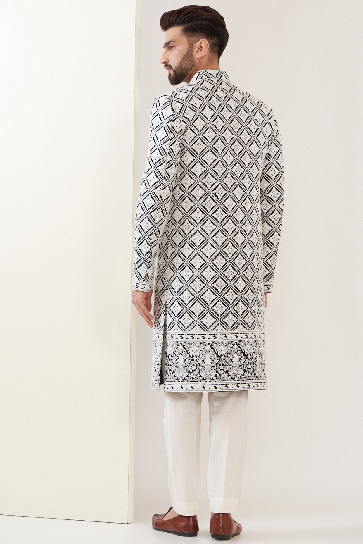 Exquisite Kashmiri Embroidered Sherwani for Men - Traditional Indian Wedding Attire & Festive Occasions