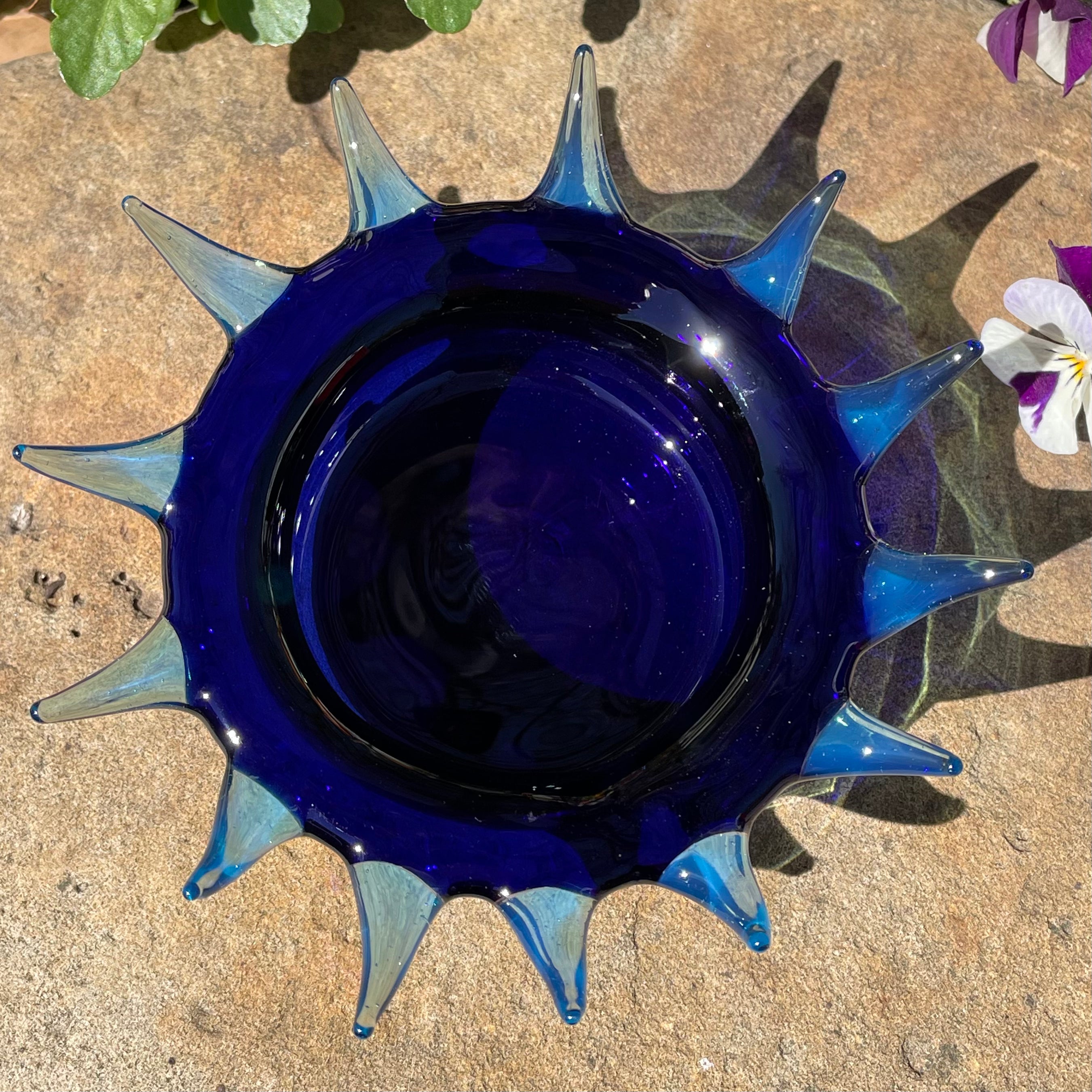 Premium Spiky Cactus-Shaped Ashtray - Durable Metal Outdoor/Indoor Smoking Accessory for Home, Office, Patio & Garden Use