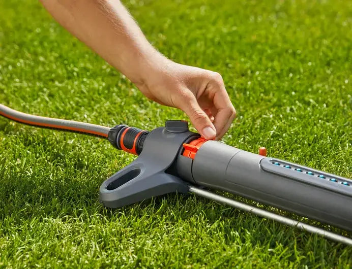 Gardena AquaZoom S 18710 Oscillating Sprinkler - Adjustable Water Spray for Small to Medium Lawns | Perfect for Garden, Yard & Patio Irrigation