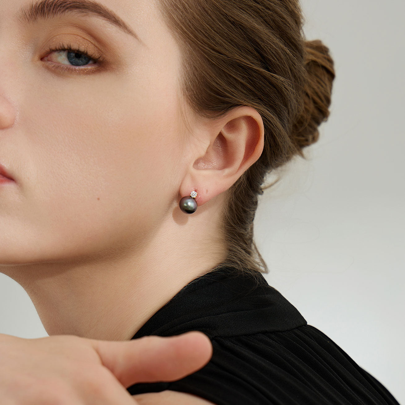 18K Gold AAA Grade Tahitian Pearl Stud Earrings for Women - Luxury Gift for Wedding, Anniversary & Special Occasions