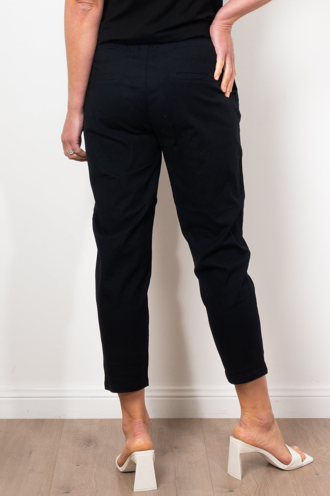 Vassalli Women's 7/8 Length Skinny Stretch Lightweight Pants for Work, Travel & Everyday Comfort
